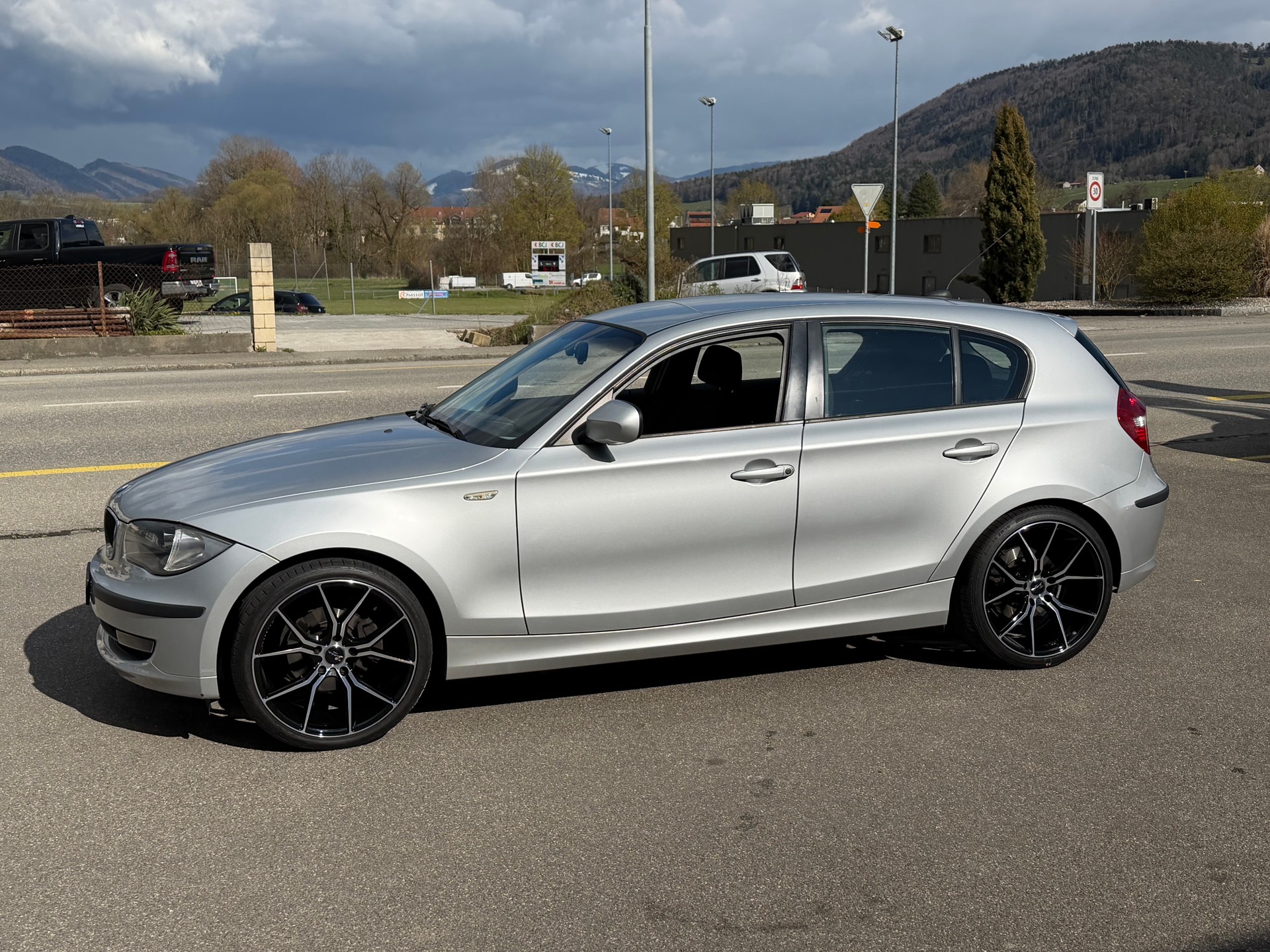 BMW 118i-image-5