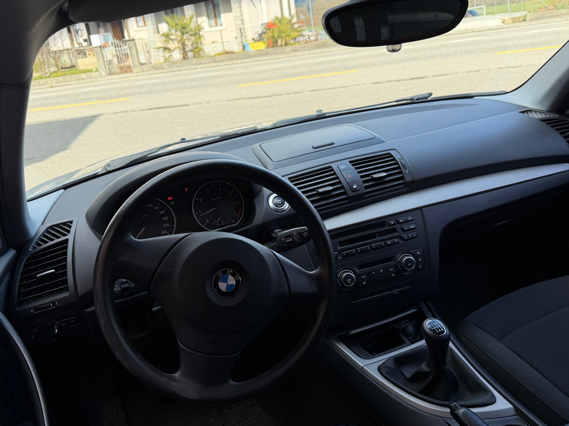 BMW 118i-image-9