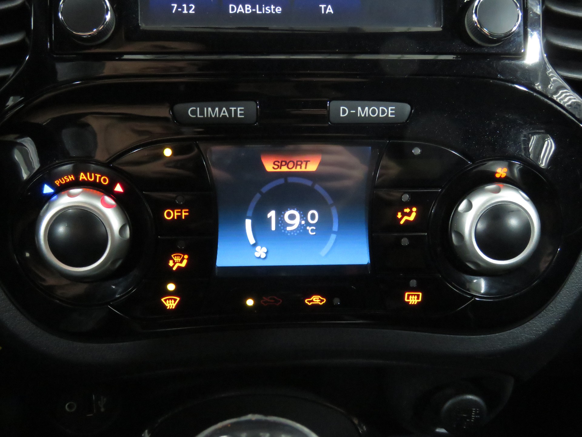 NISSAN Juke 1.2 DIG-T tekna-image-16