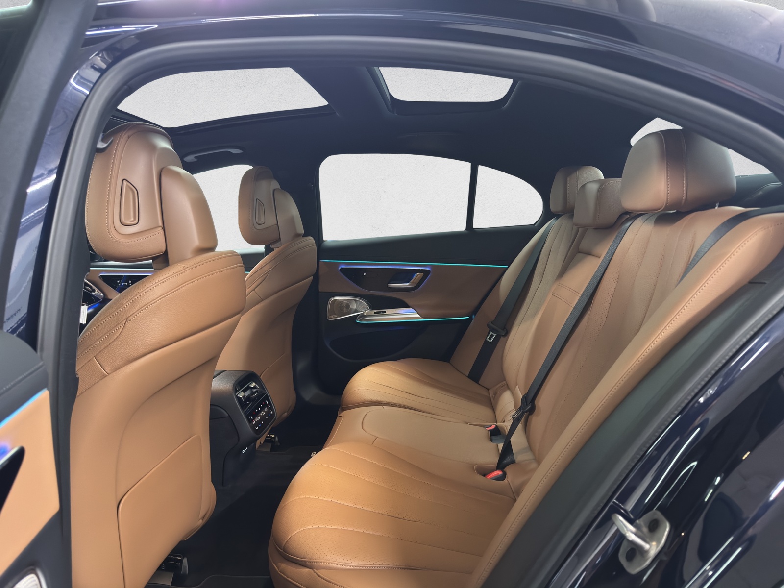 MERCEDES-BENZ E 220 d AMG Line 4Matic-image-13