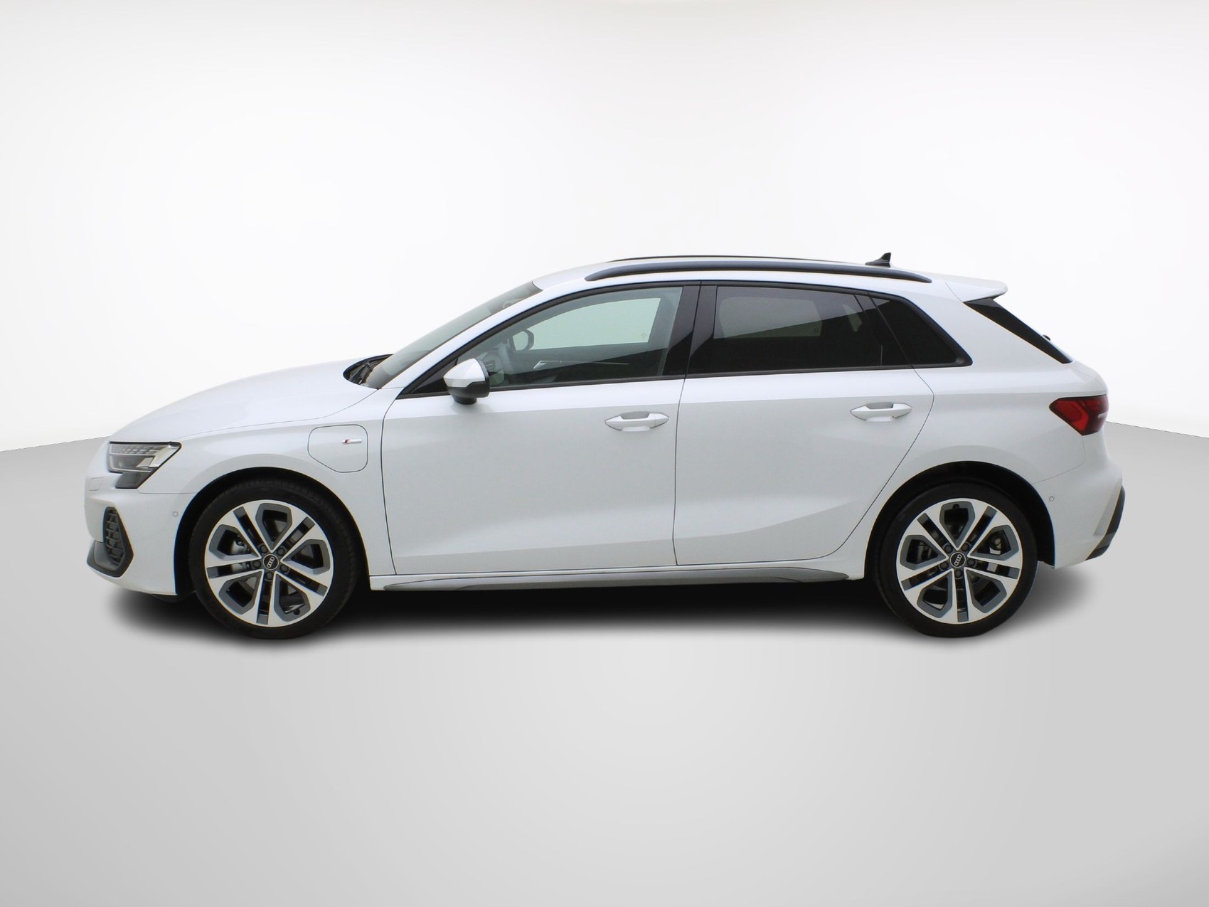 AUDI A3 Sportback 40 TFSI e S line S-Tronic **Audi Werksgarantie bis 04/2030**-image-2