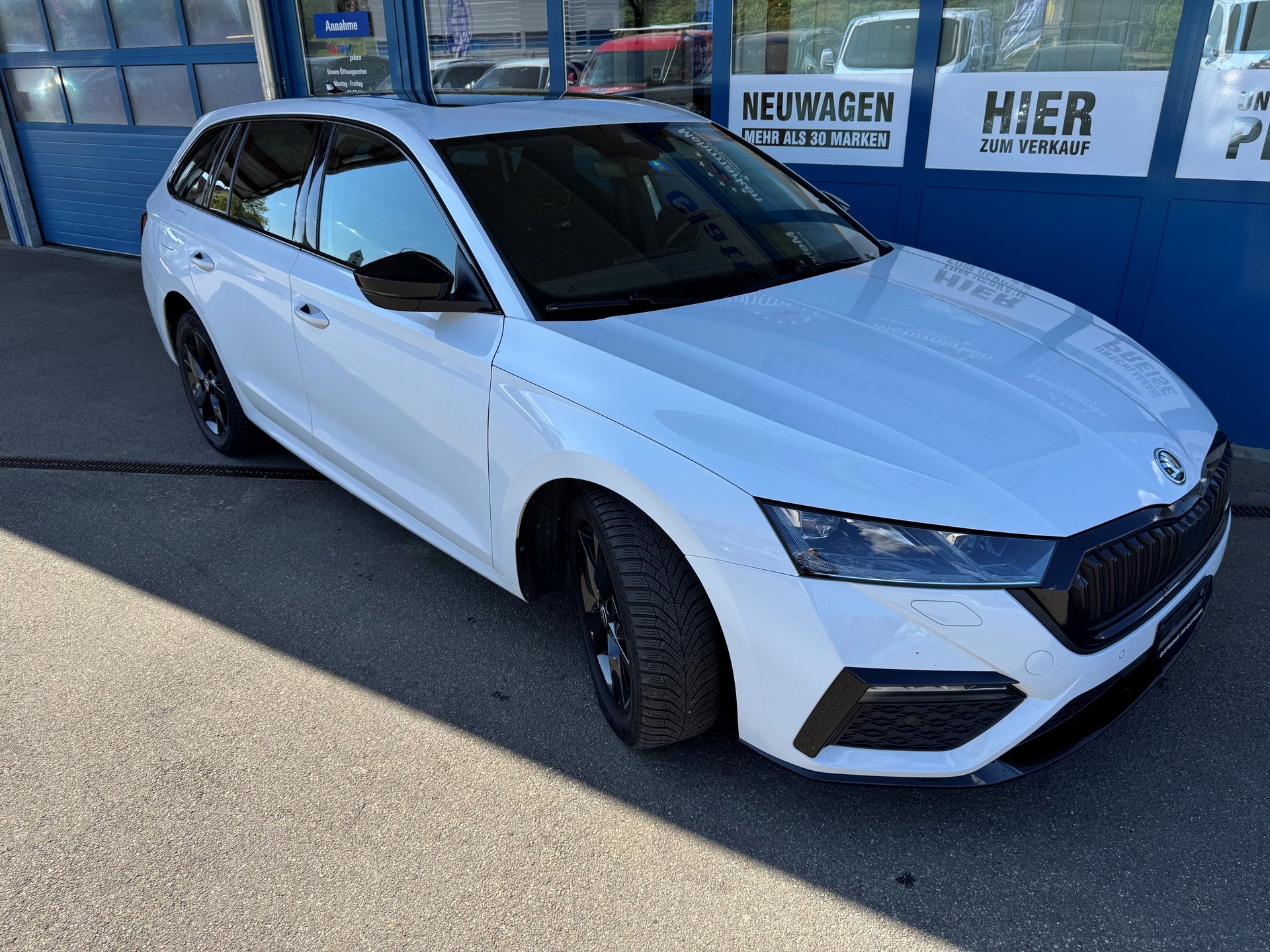 SKODA Octavia Combi 1.4 TSI PHEV DSG RS-image-1