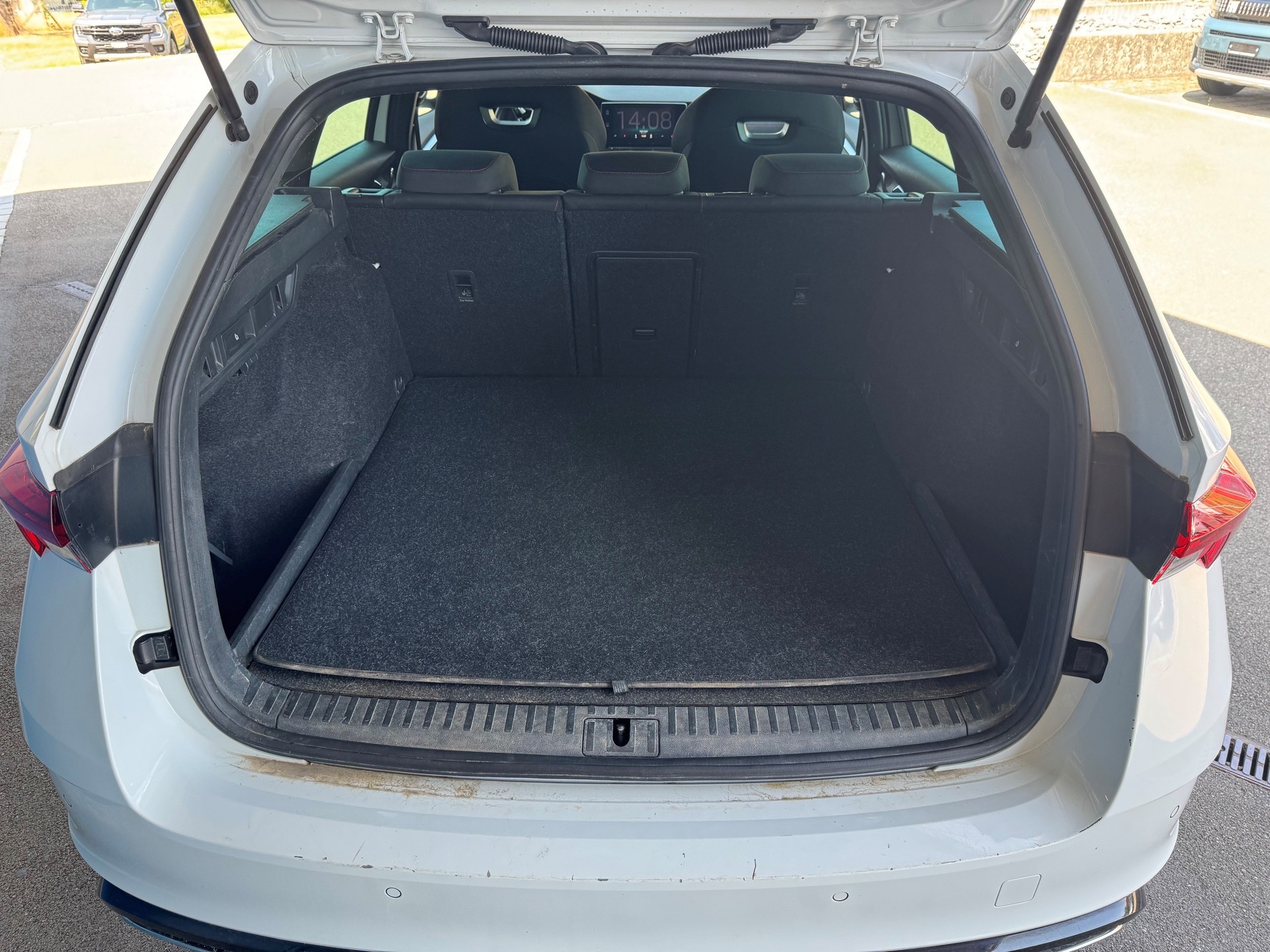 SKODA Octavia Combi 1.4 TSI PHEV DSG RS-image-5