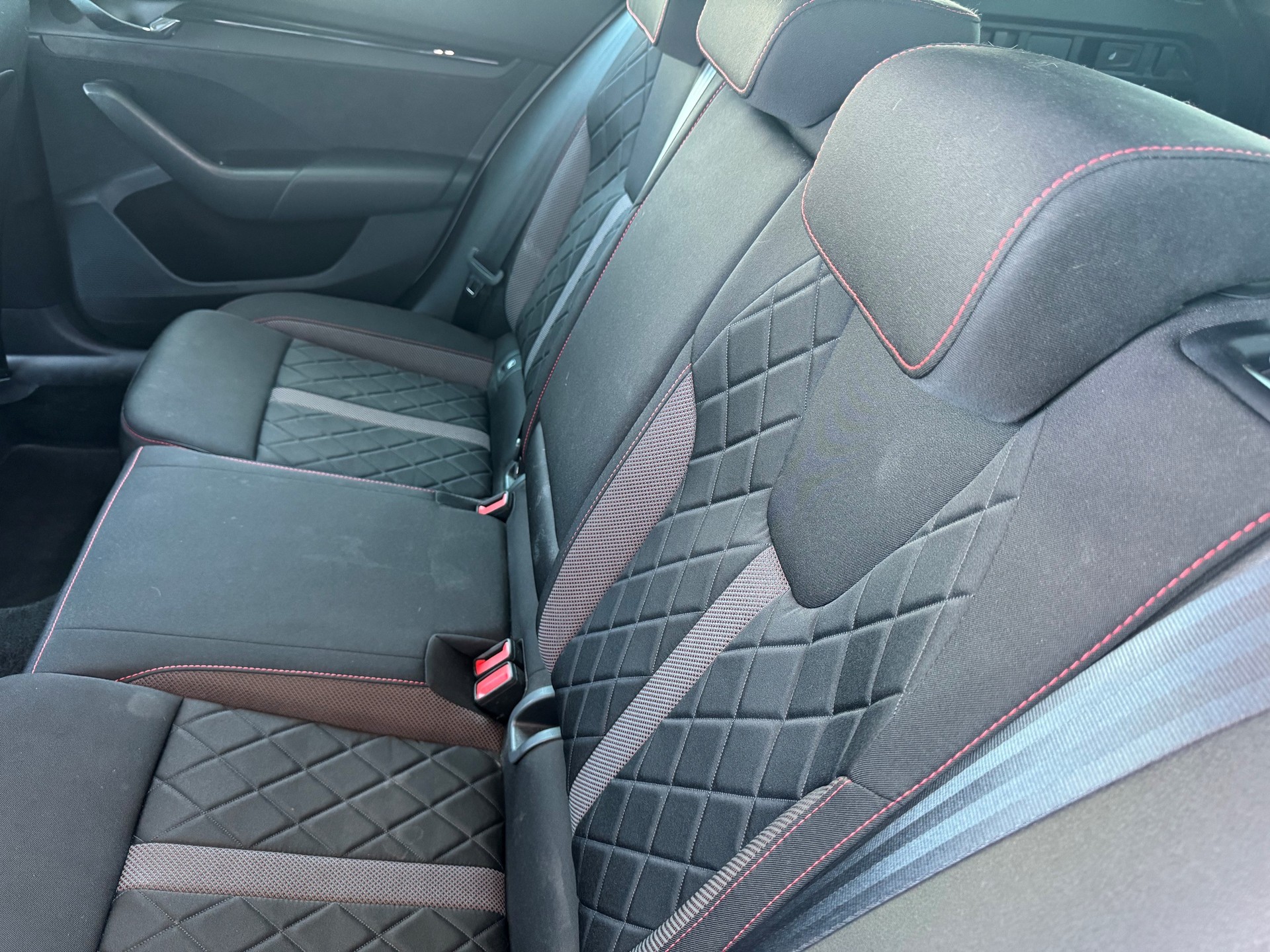 SKODA Octavia Combi 1.4 TSI PHEV DSG RS-image-7
