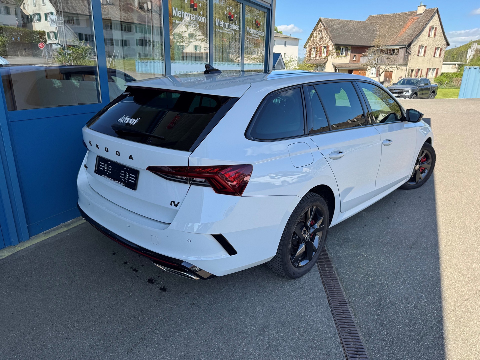 SKODA Octavia Combi 1.4 TSI PHEV DSG RS-image-3