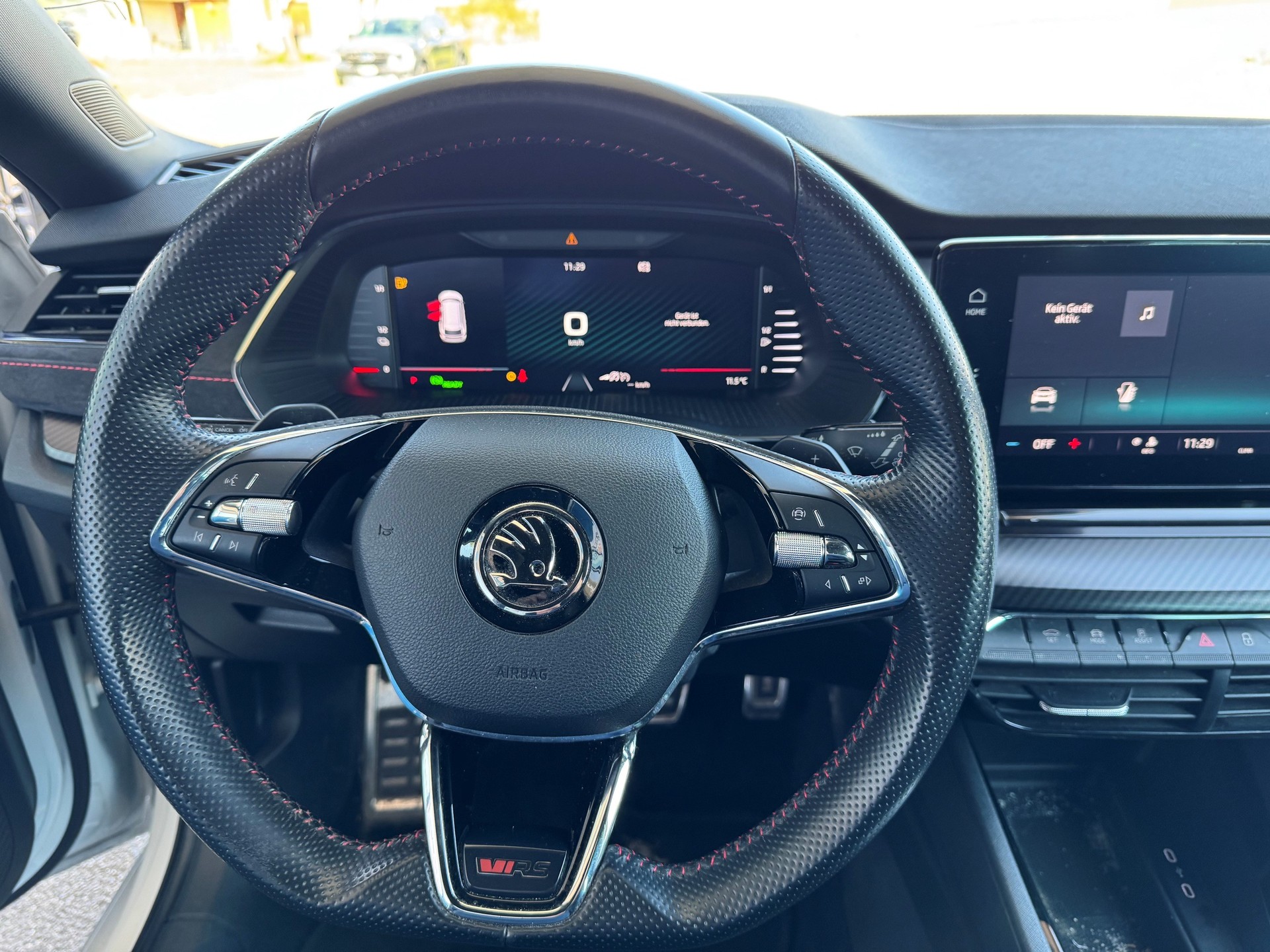 SKODA Octavia Combi 1.4 TSI PHEV DSG RS-image-9