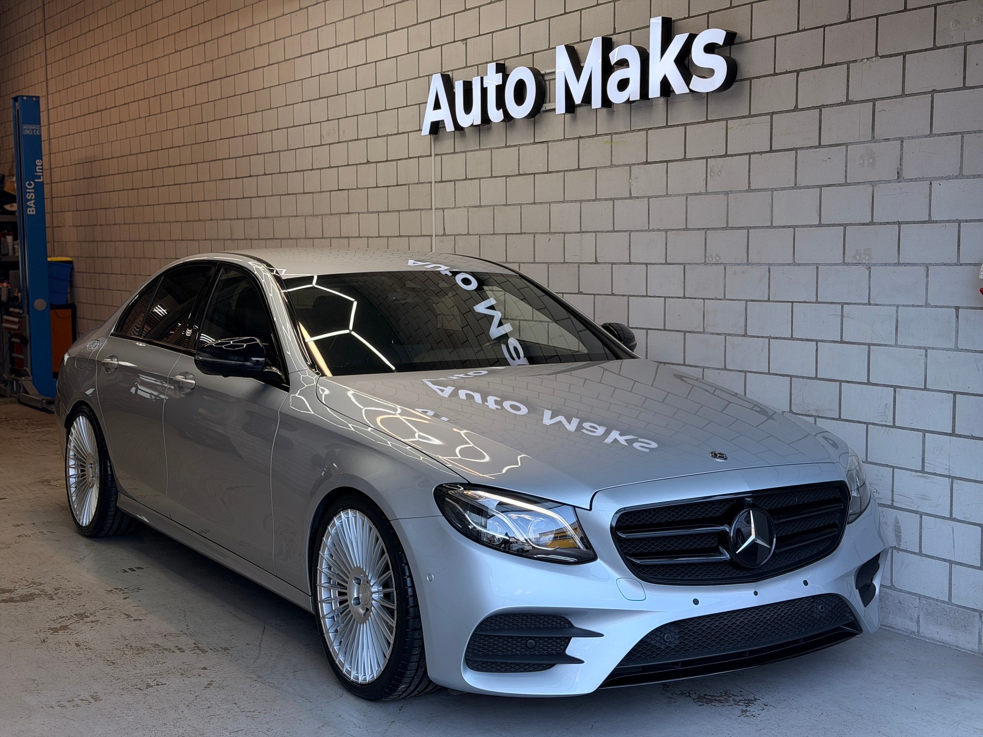 MERCEDES-BENZ E 300 d 9G-Tronic-showroom-element-1