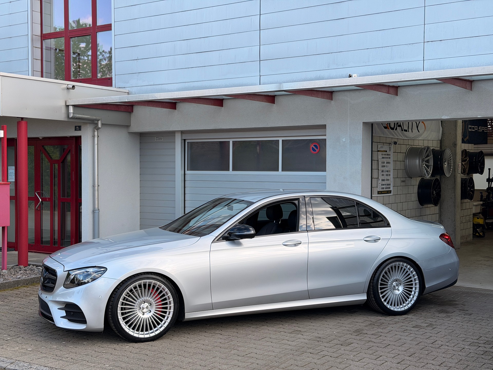 MERCEDES-BENZ E 300 d 9G-Tronic-image-4