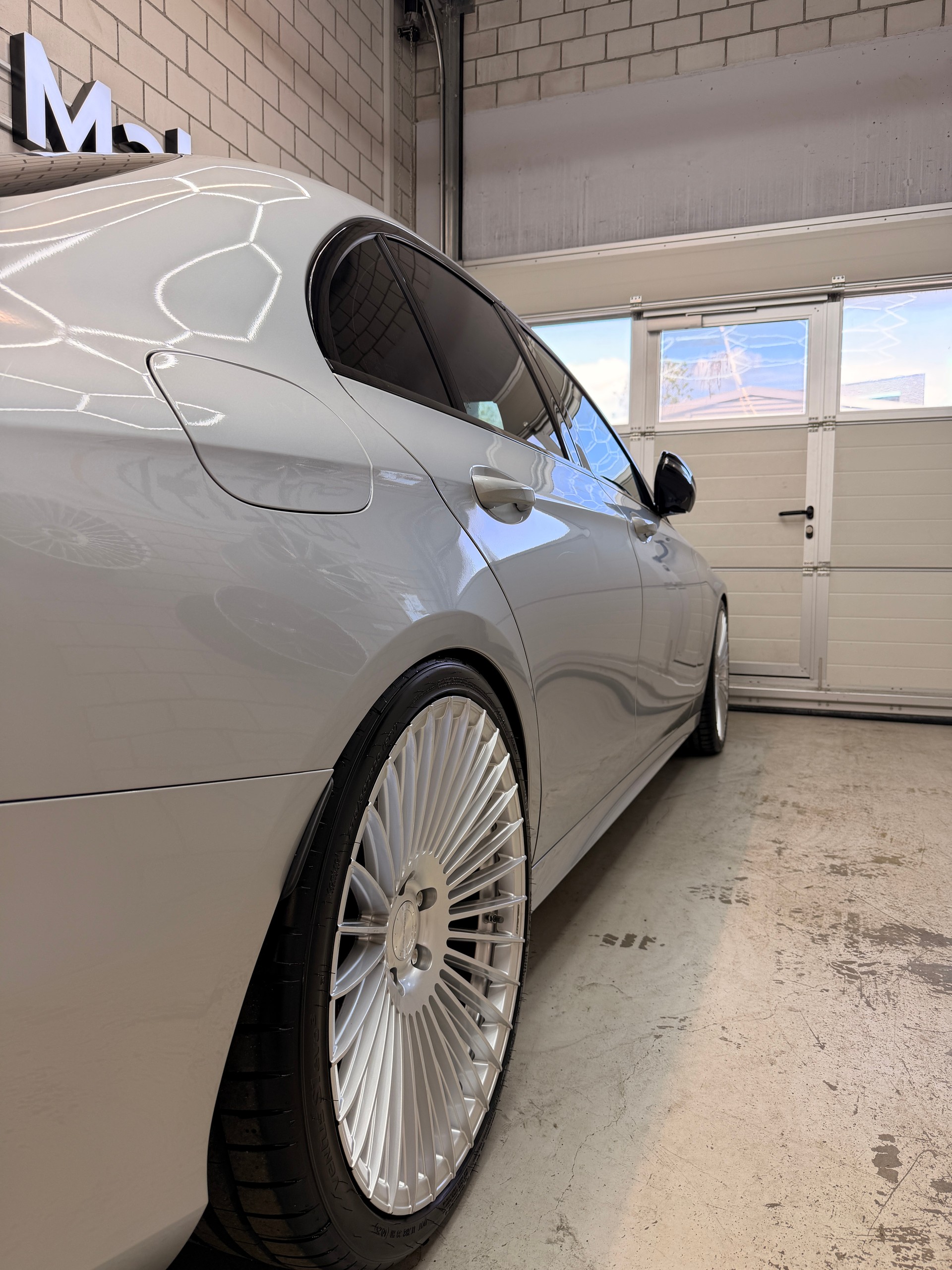 MERCEDES-BENZ E 300 d 9G-Tronic-showroom-element-2