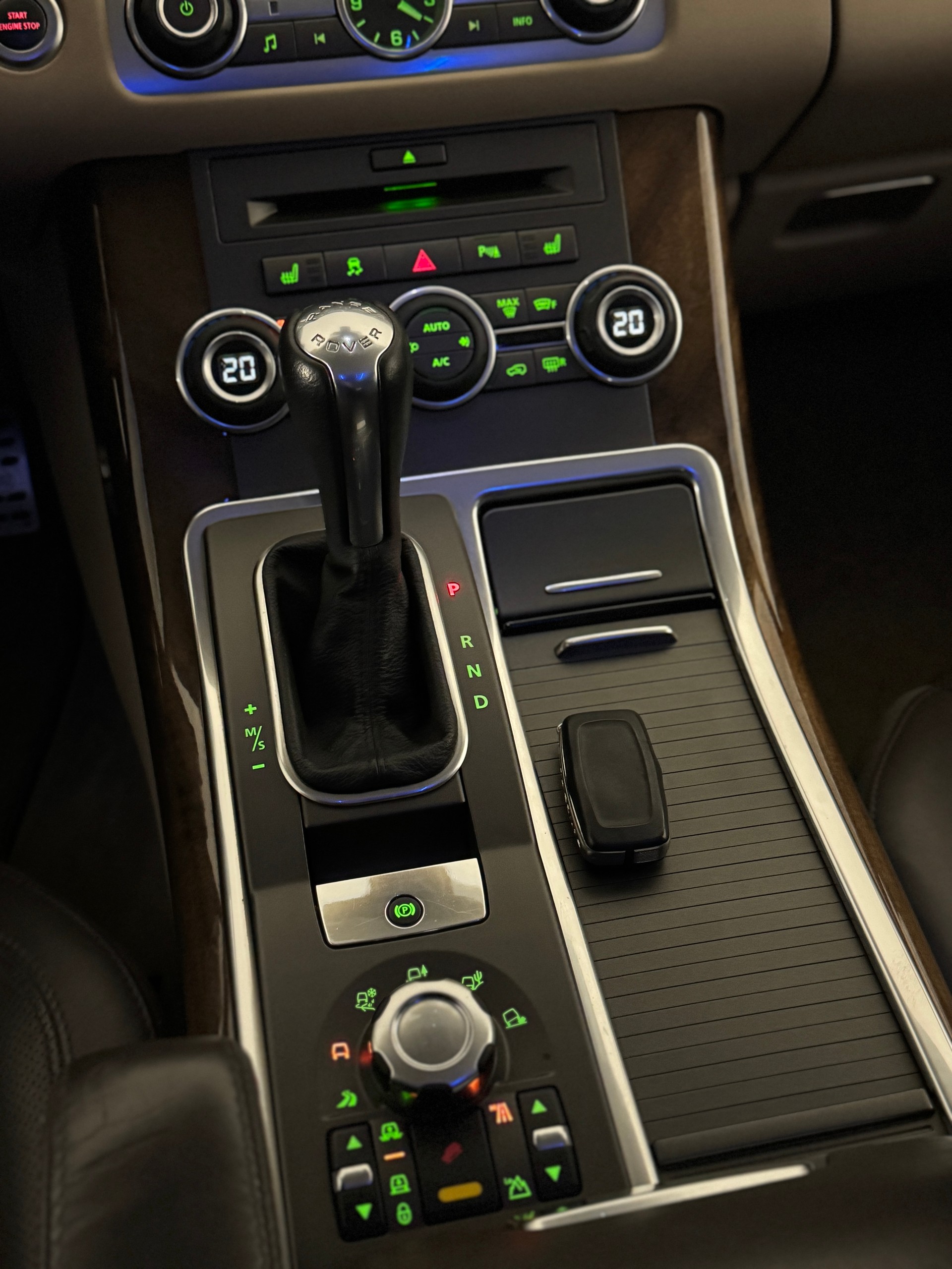 LAND ROVER Range Rover Sport TDV8 Autobiography Automatic *AHK* *Vollausstattung*-image-13