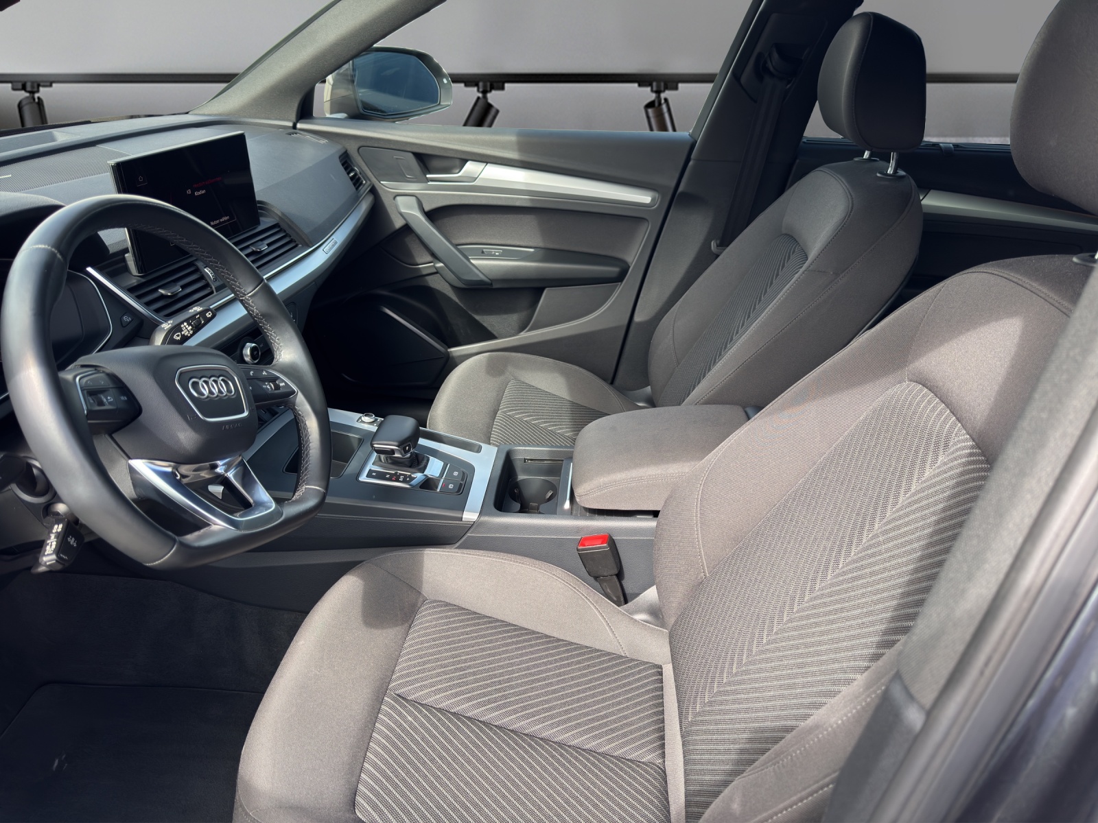 AUDI Q5 Sportback 40 TDI S line quattro S-tronic-image-5
