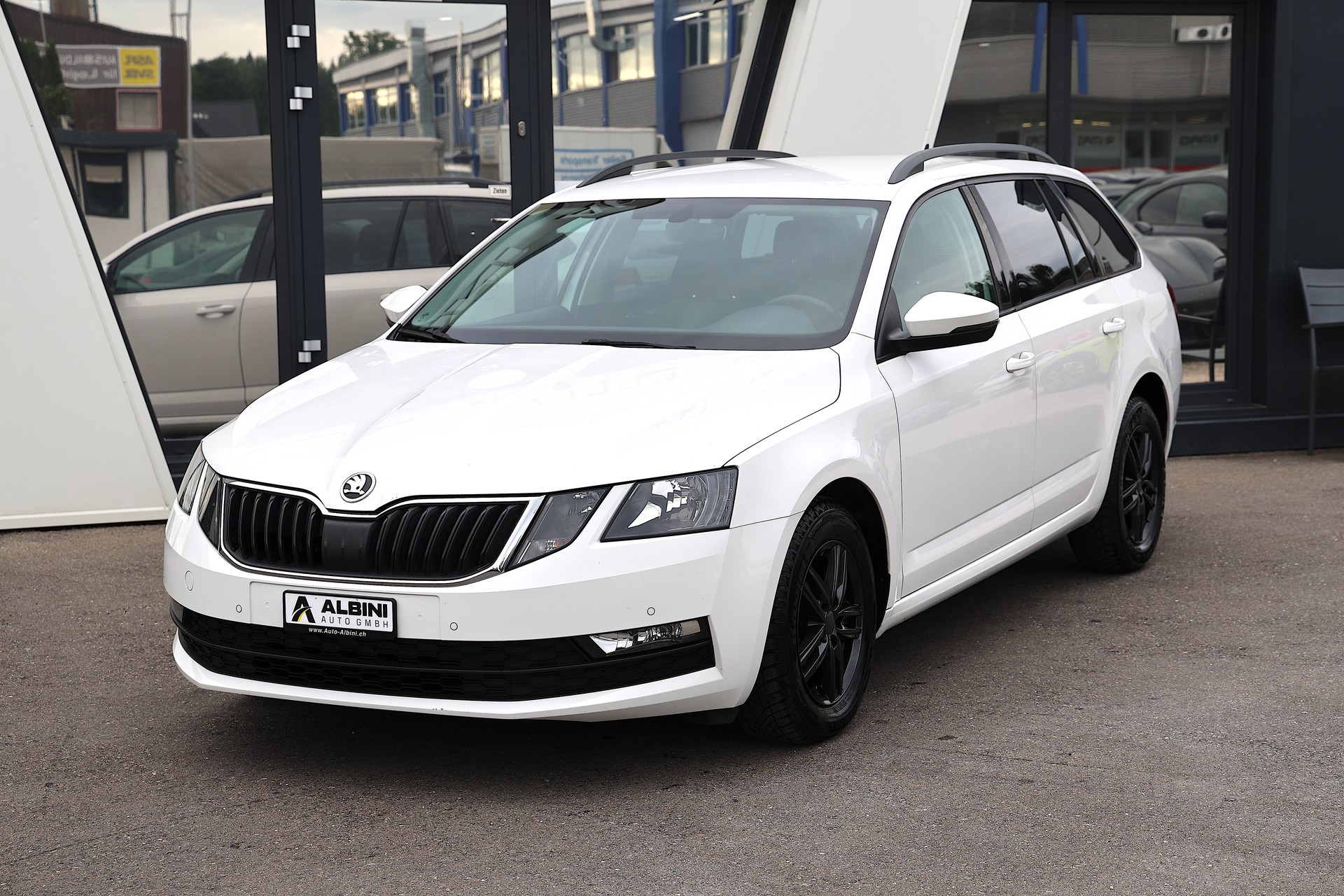 SKODA Octavia Combi 1.6 TDI Ambition DSG-image-1