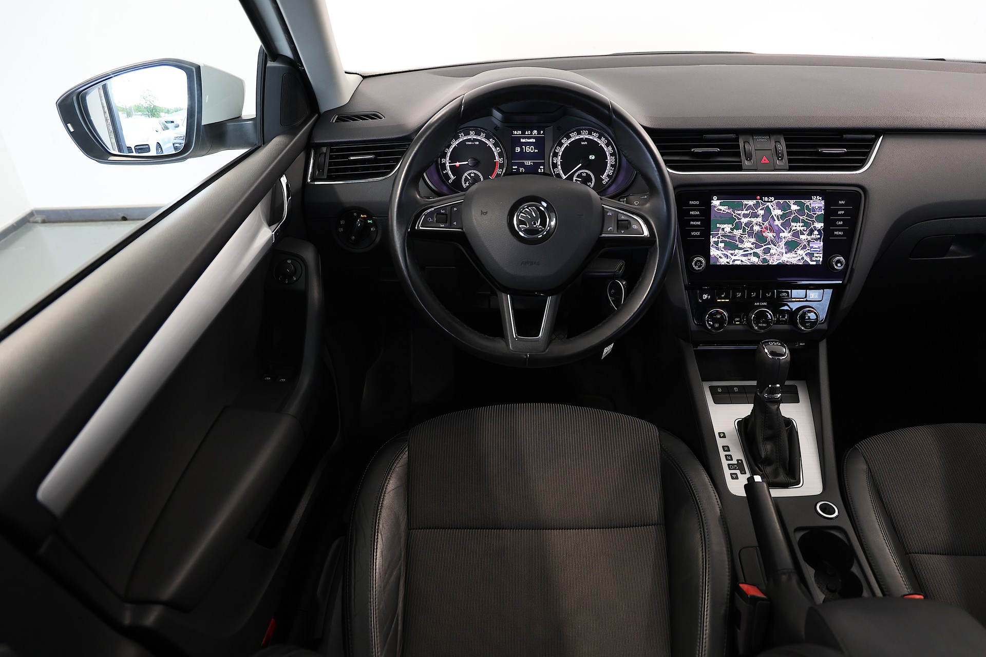 SKODA Octavia Combi 1.6 TDI Ambition DSG-image-10