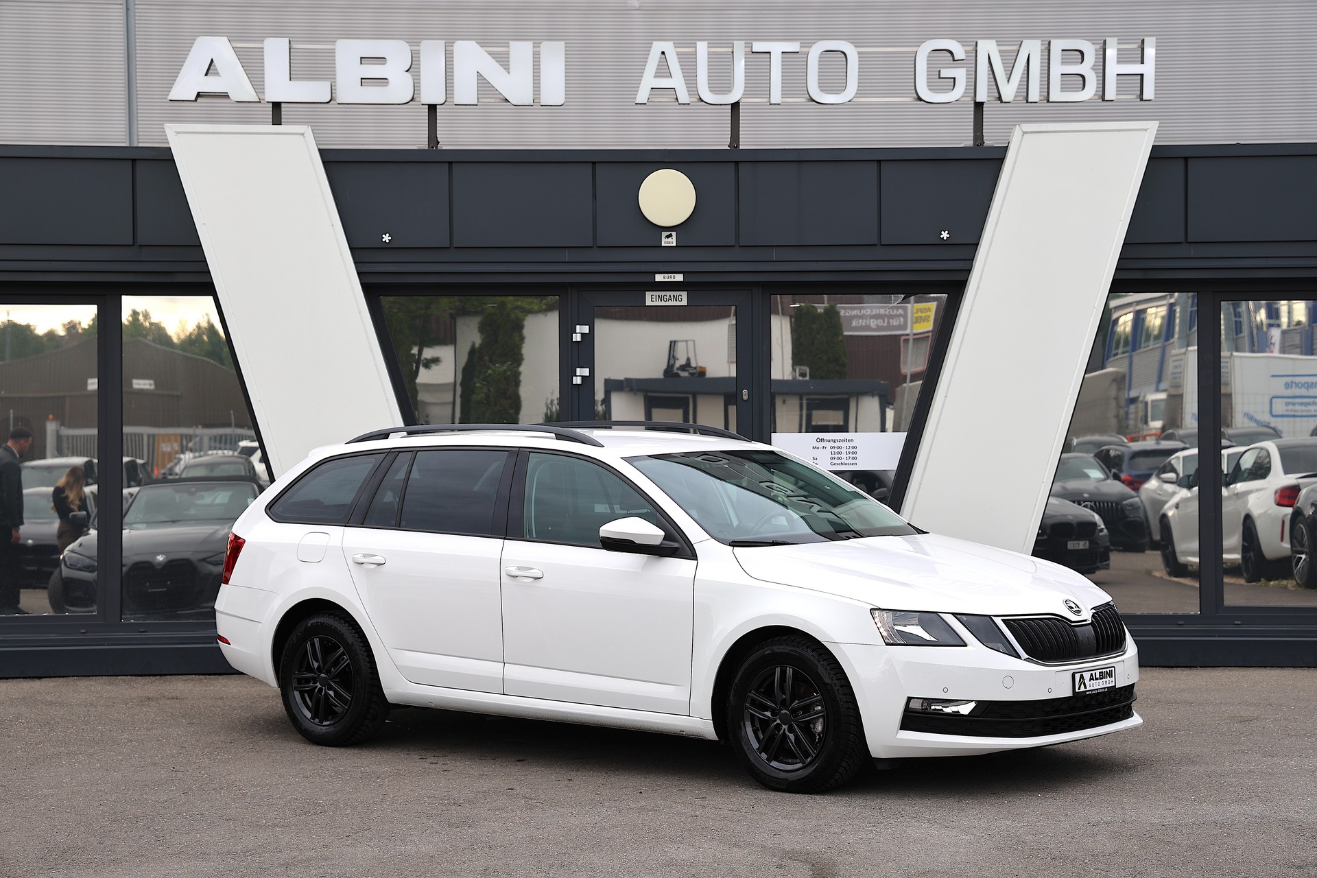 SKODA Octavia Combi 1.6 TDI Ambition DSG-image-2