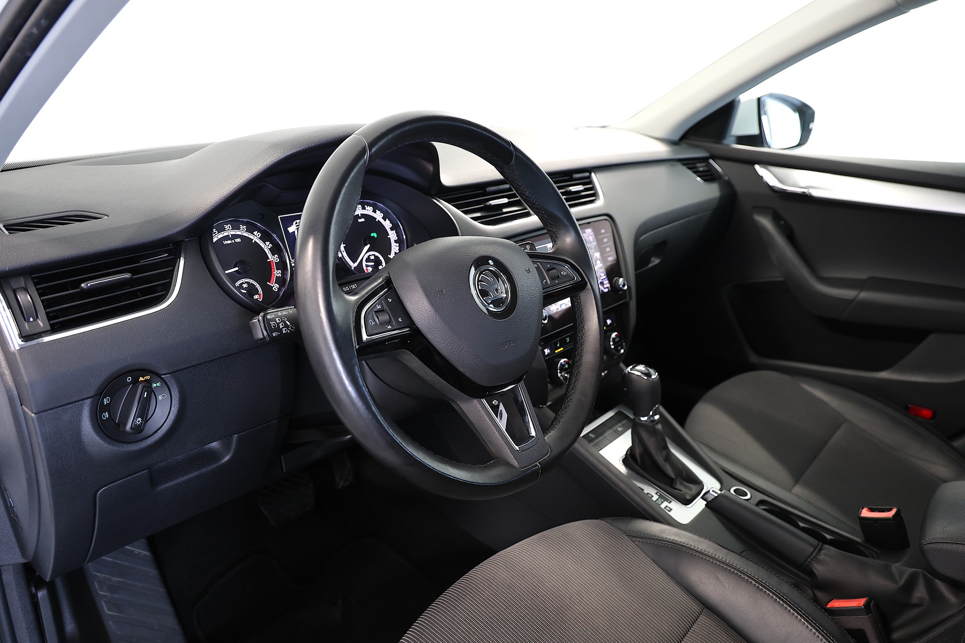 SKODA Octavia Combi 1.6 TDI Ambition DSG-image-9