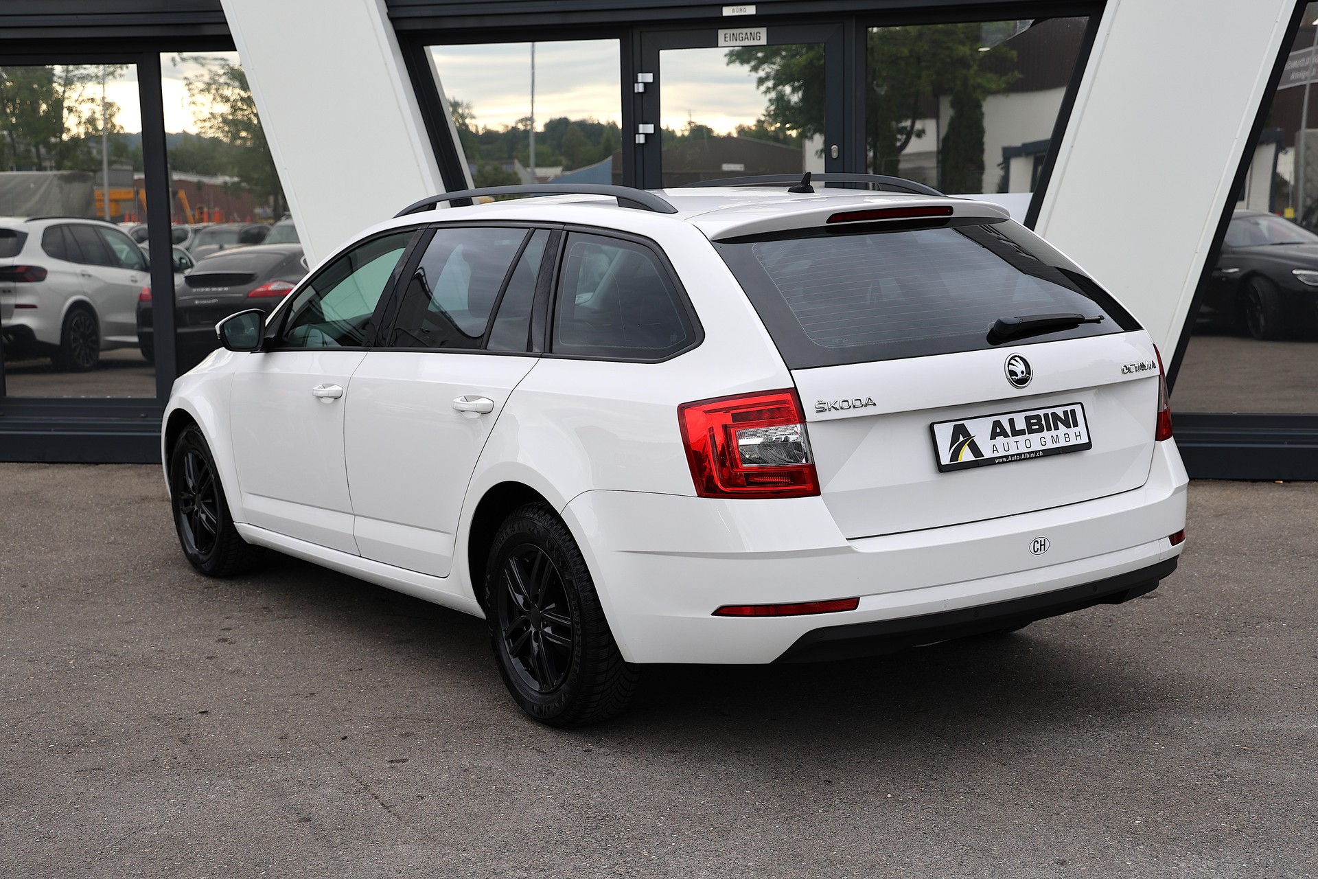 SKODA Octavia Combi 1.6 TDI Ambition DSG-image-5