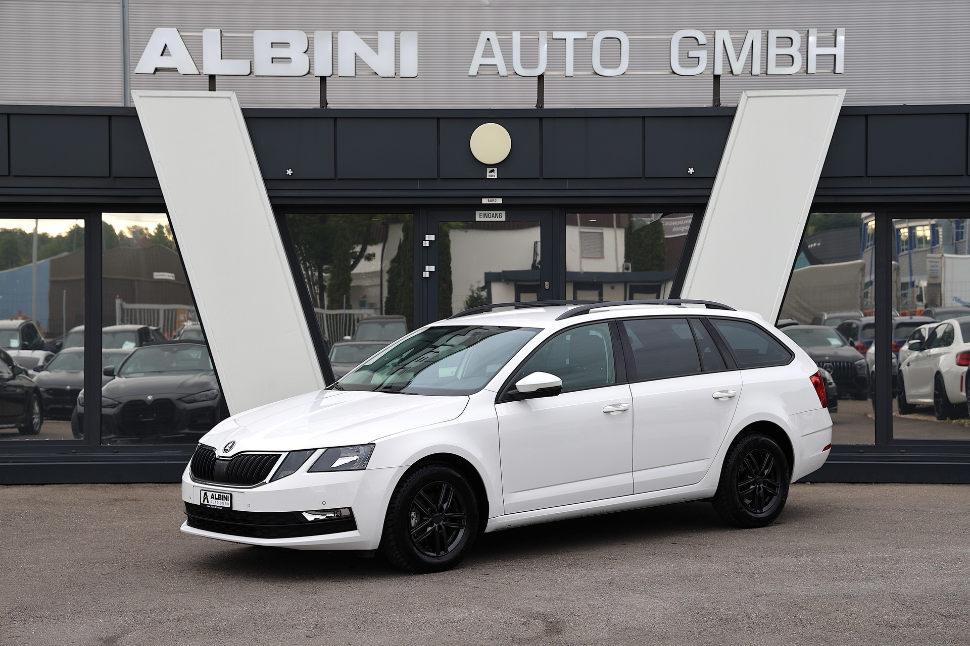 SKODA Octavia Combi 1.6 TDI Ambition DSG-image-0