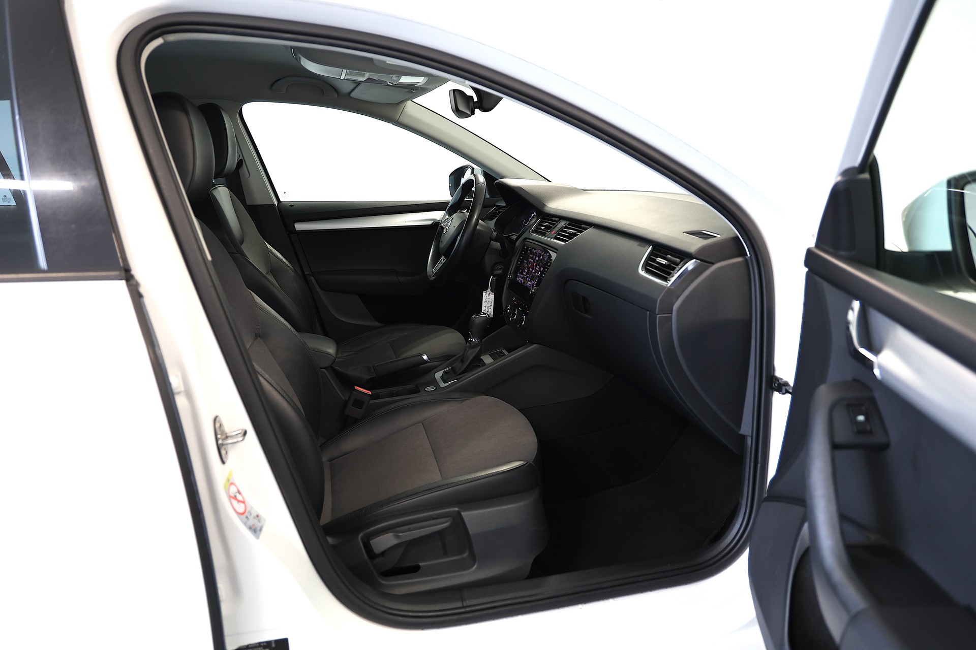 SKODA Octavia Combi 1.6 TDI Ambition DSG-image-13