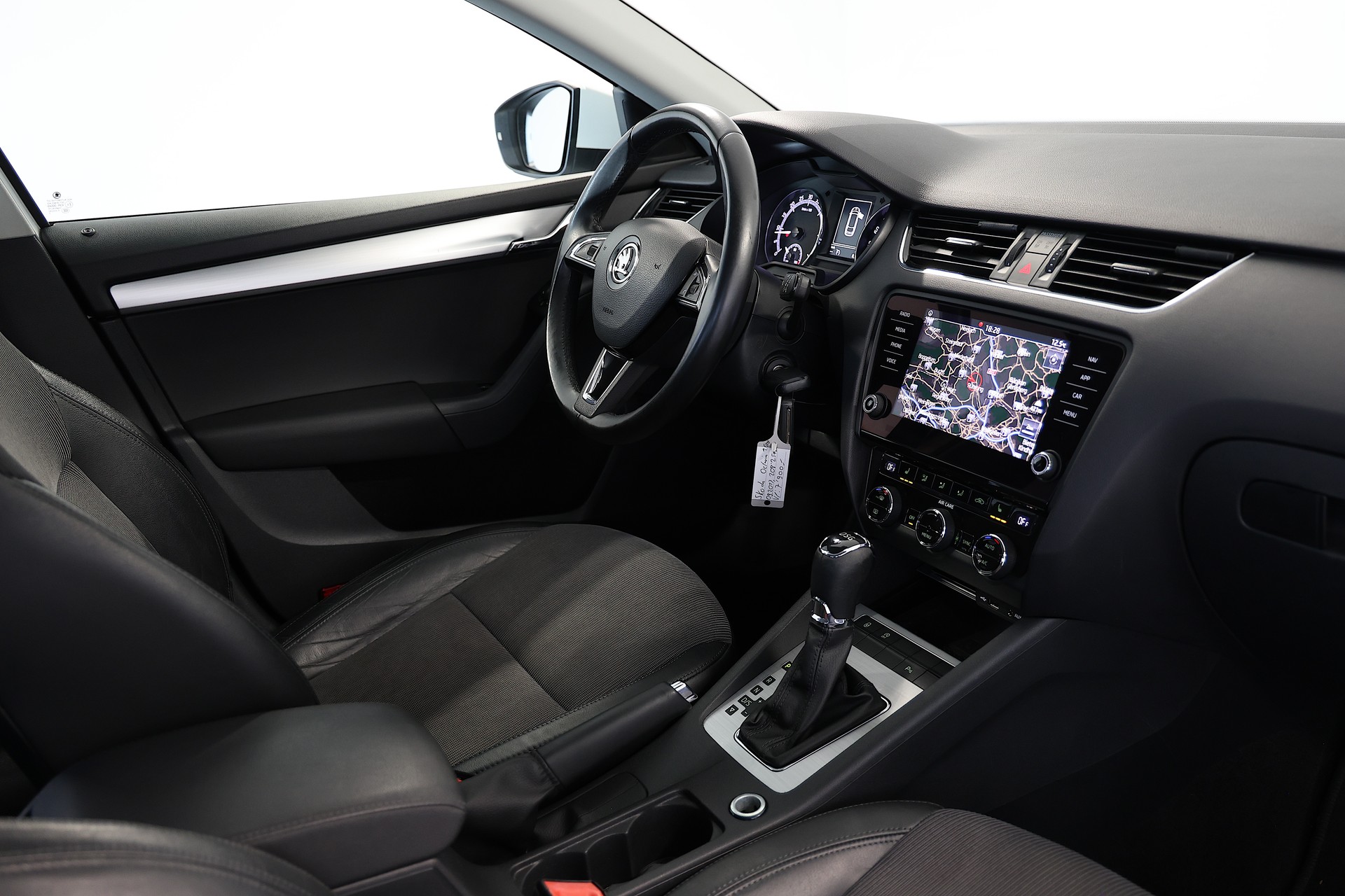 SKODA Octavia Combi 1.6 TDI Ambition DSG-image-14