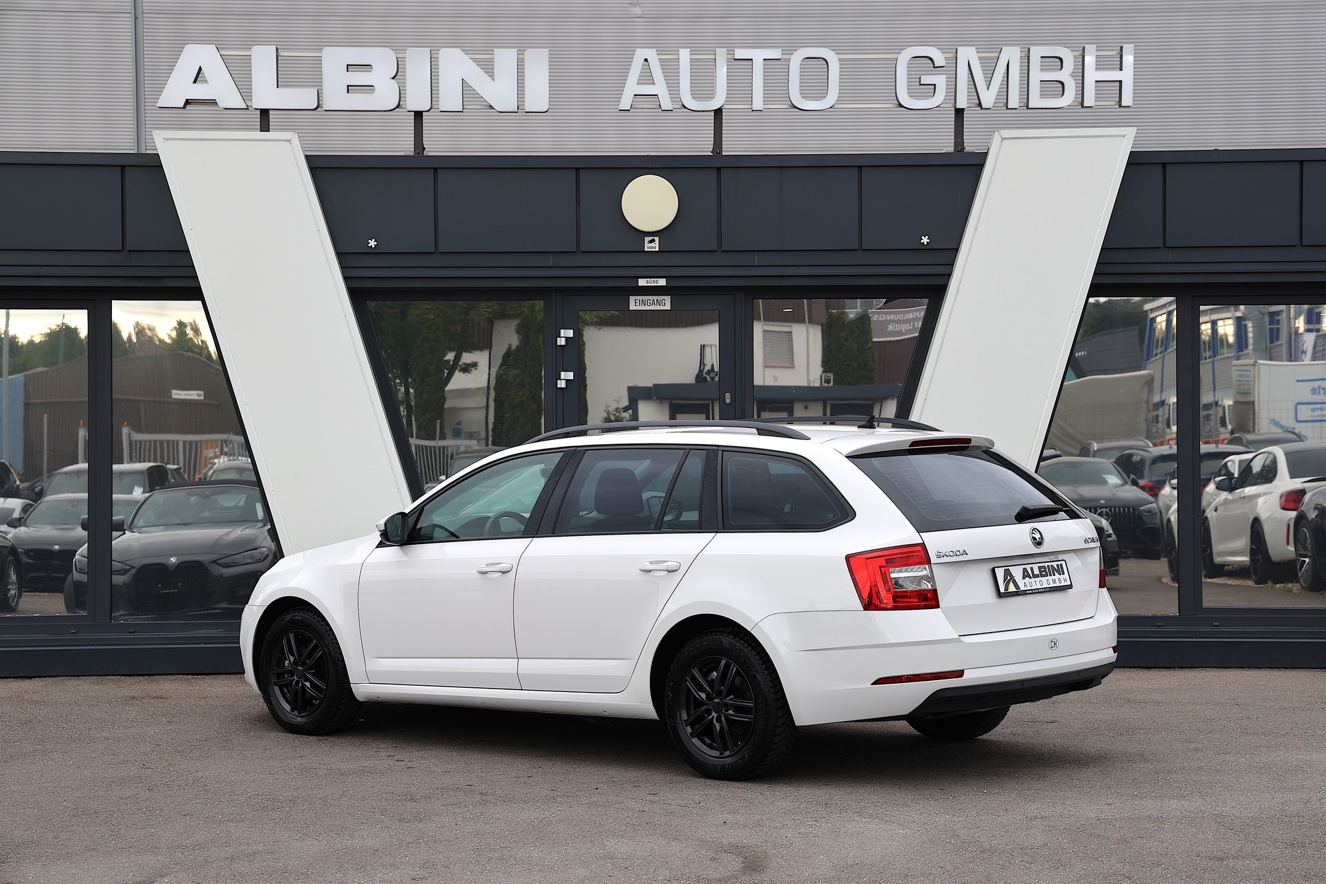SKODA Octavia Combi 1.6 TDI Ambition DSG-image-4