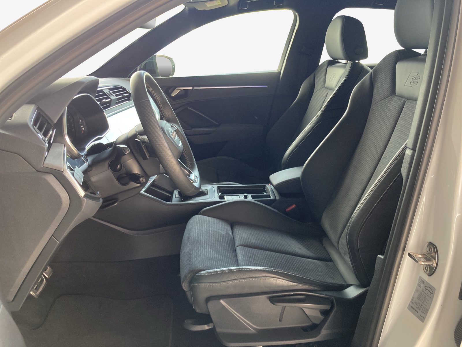 AUDI Q3 Sportback 40 TFSI S line quattro S-tronic-image-7