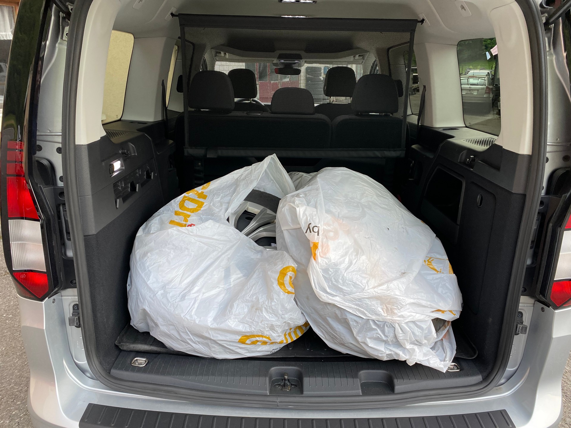 VW Caddy Maxi 2.0 TDI 4Motion-image-8