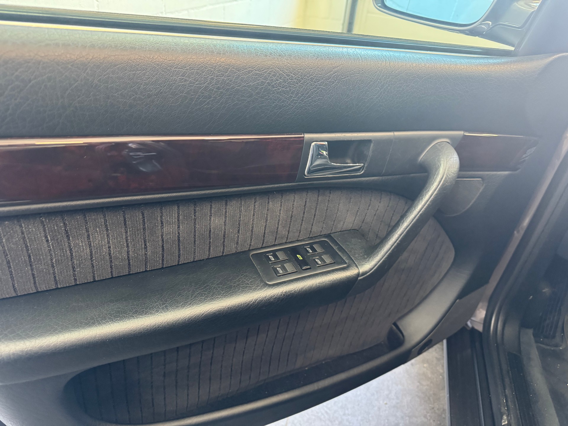 AUDI A6 2.6 E-image-11