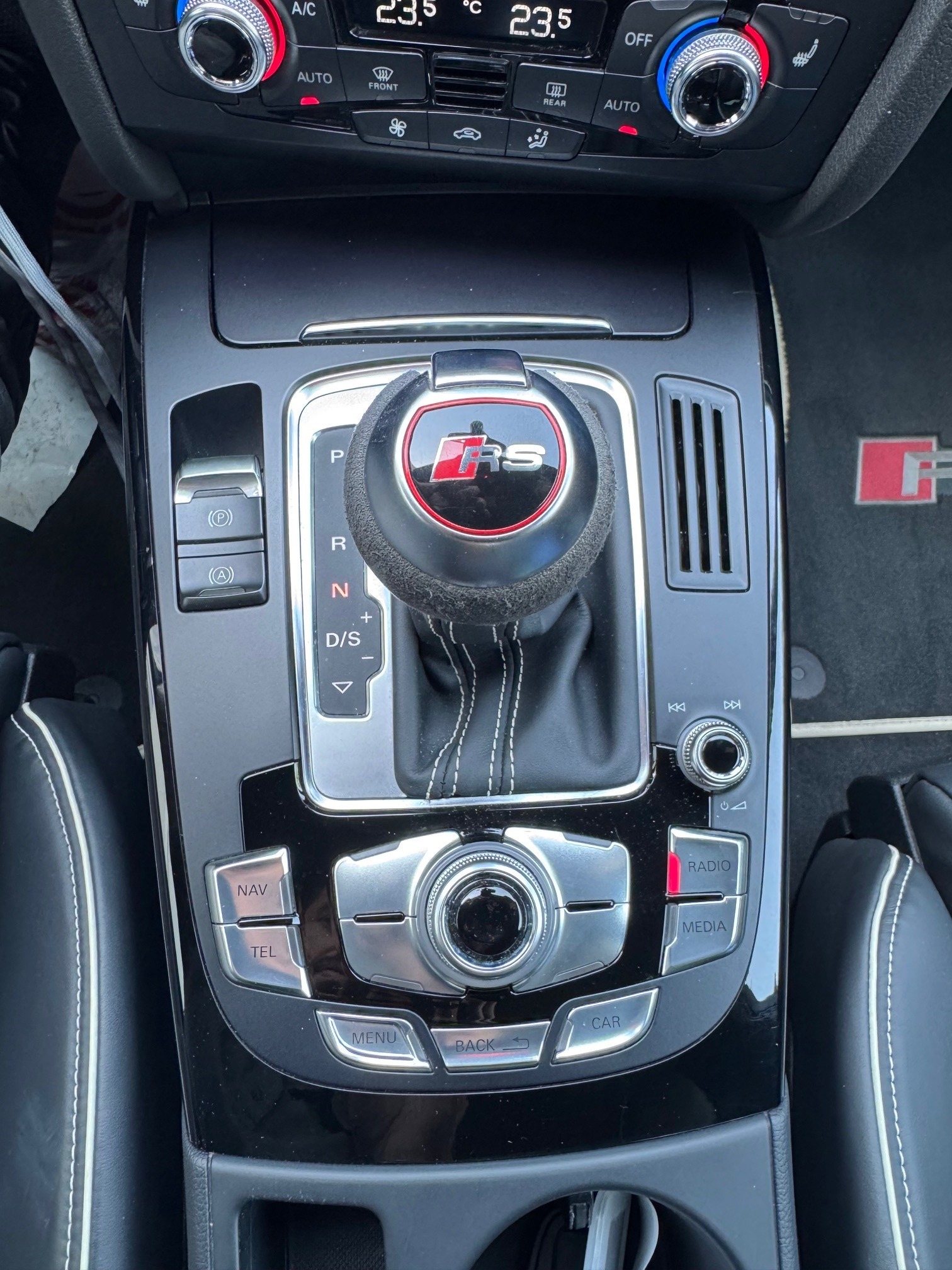 AUDI RS4 Avant 4.2 FSI V8 quattro S-tronic-image-13