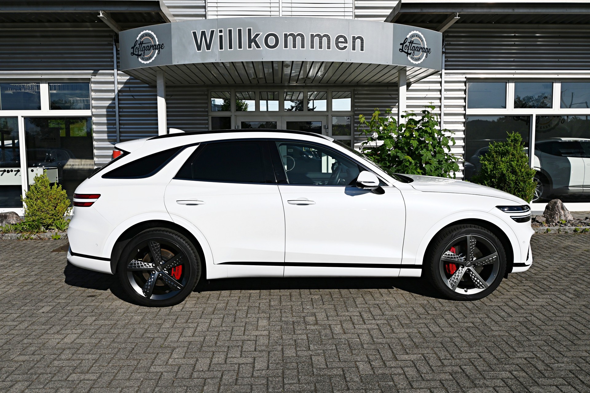 GENESIS GV70 2.2 CRDI Luxury White/Black AT8 AWD 4x4 + Voll-Ausstattung-image-4