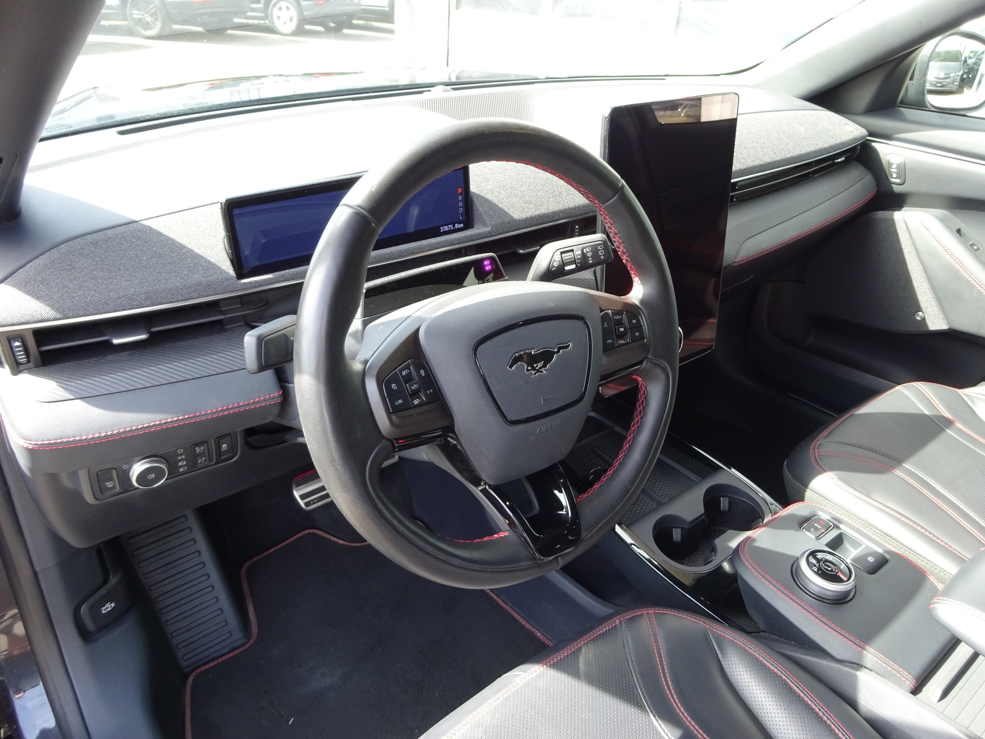 FORD Mustang MACH-E AWD 99 kWh Premium-image-9