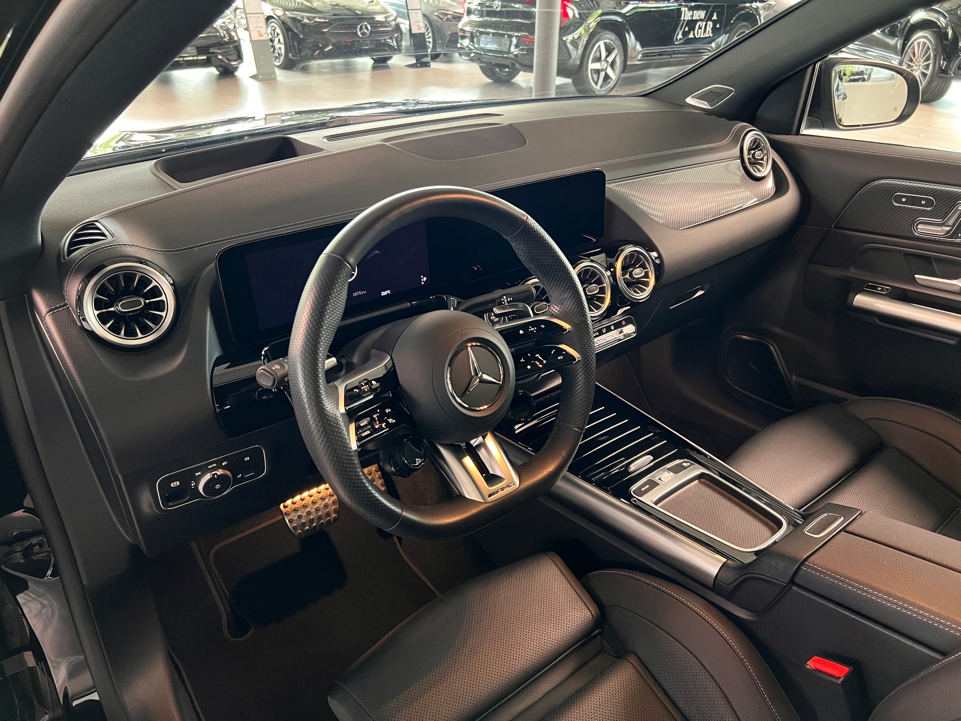 MERCEDES-BENZ GLA AMG 35 4Matic 8G-DCT-image-9