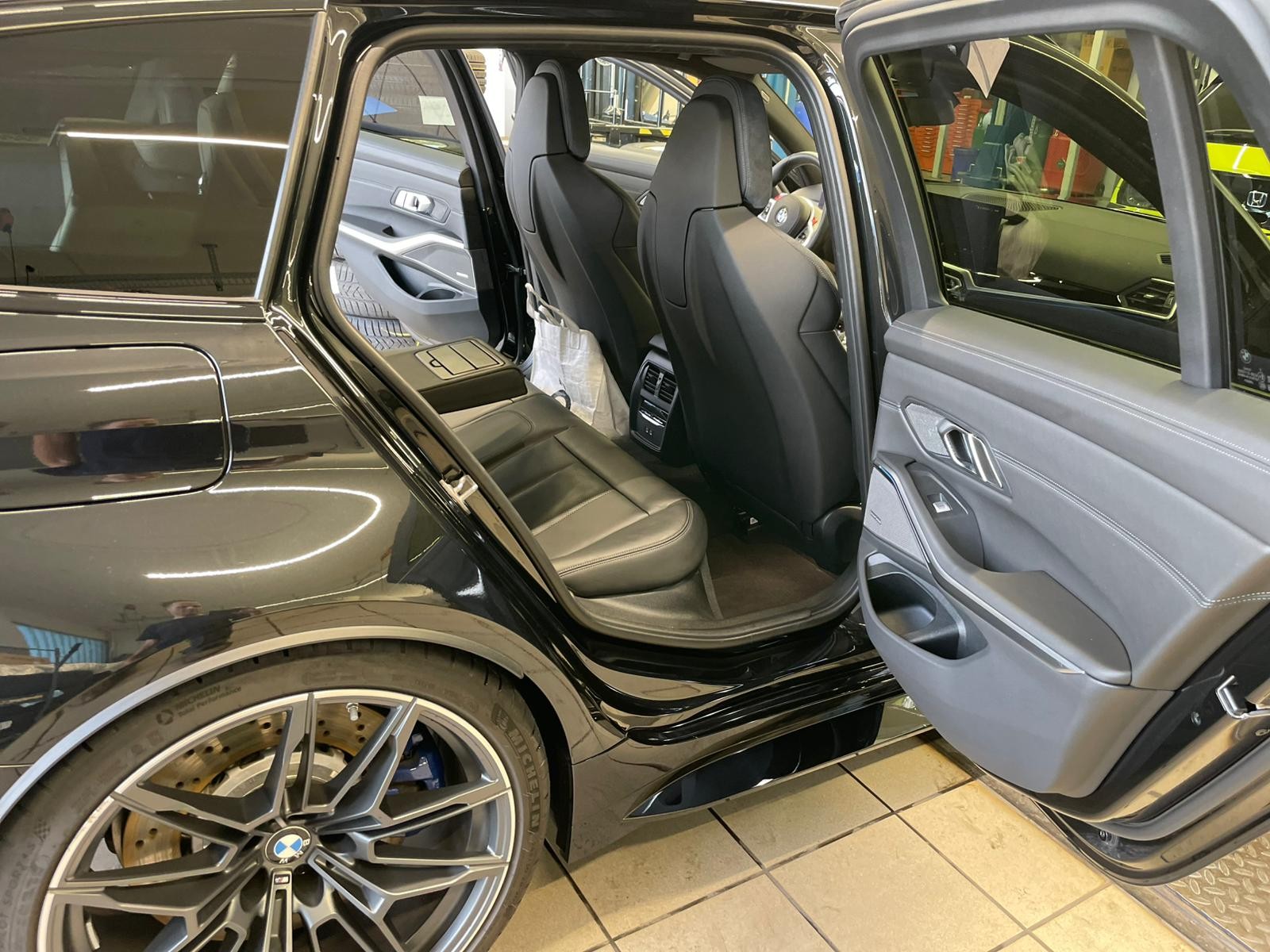 BMW Competition M Touring-image-3