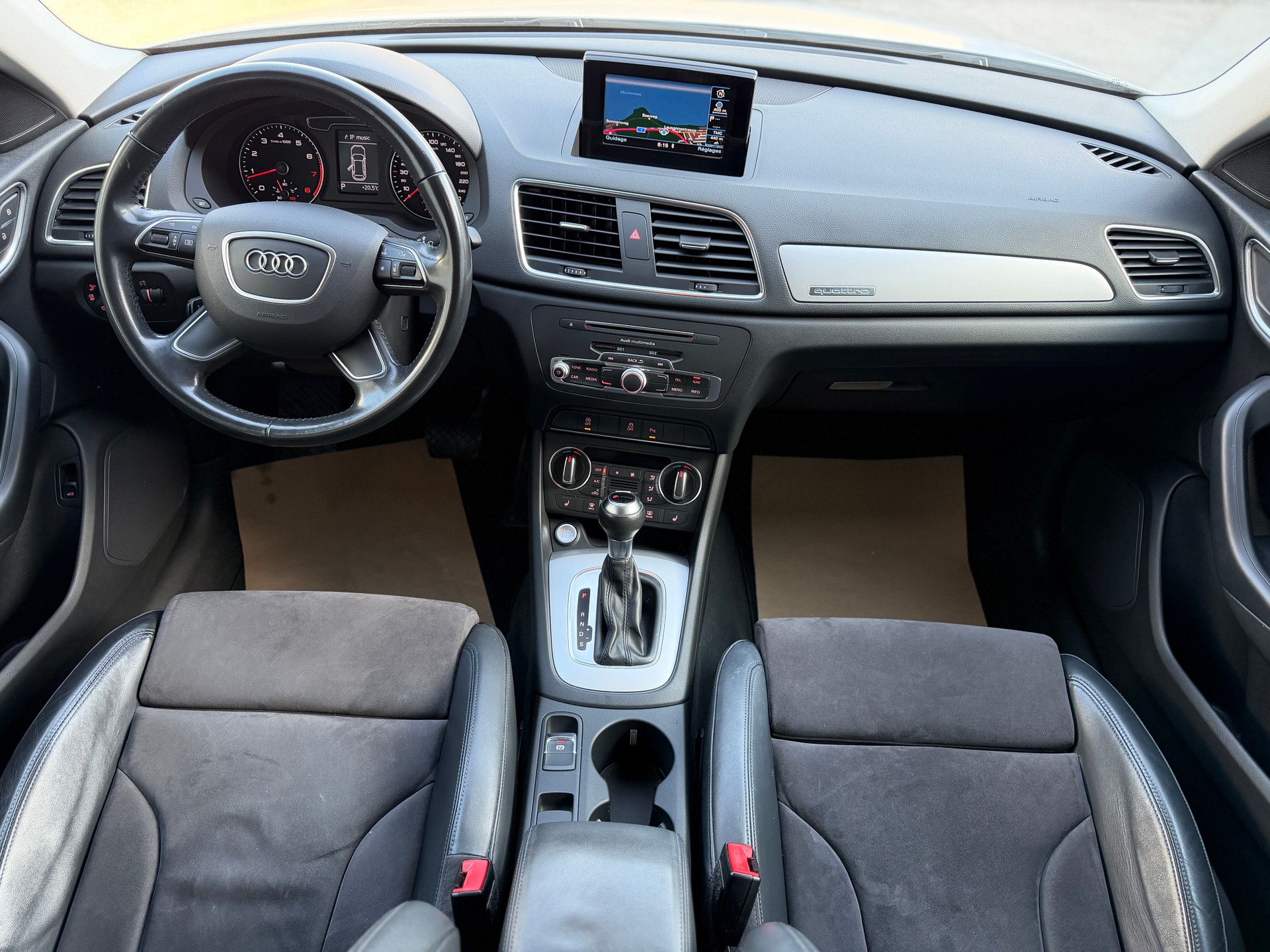 AUDI Q3 2.0 TFSI quattro S-tronic-image-11
