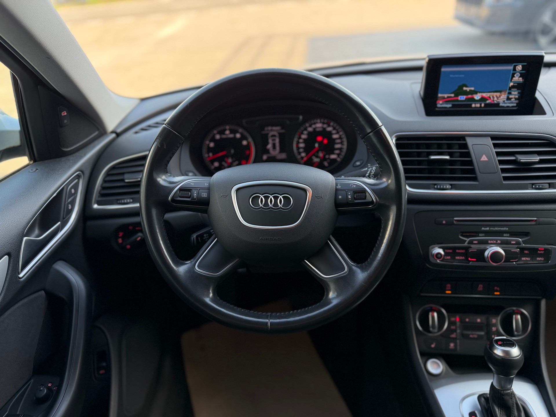 AUDI Q3 2.0 TFSI quattro S-tronic-image-15