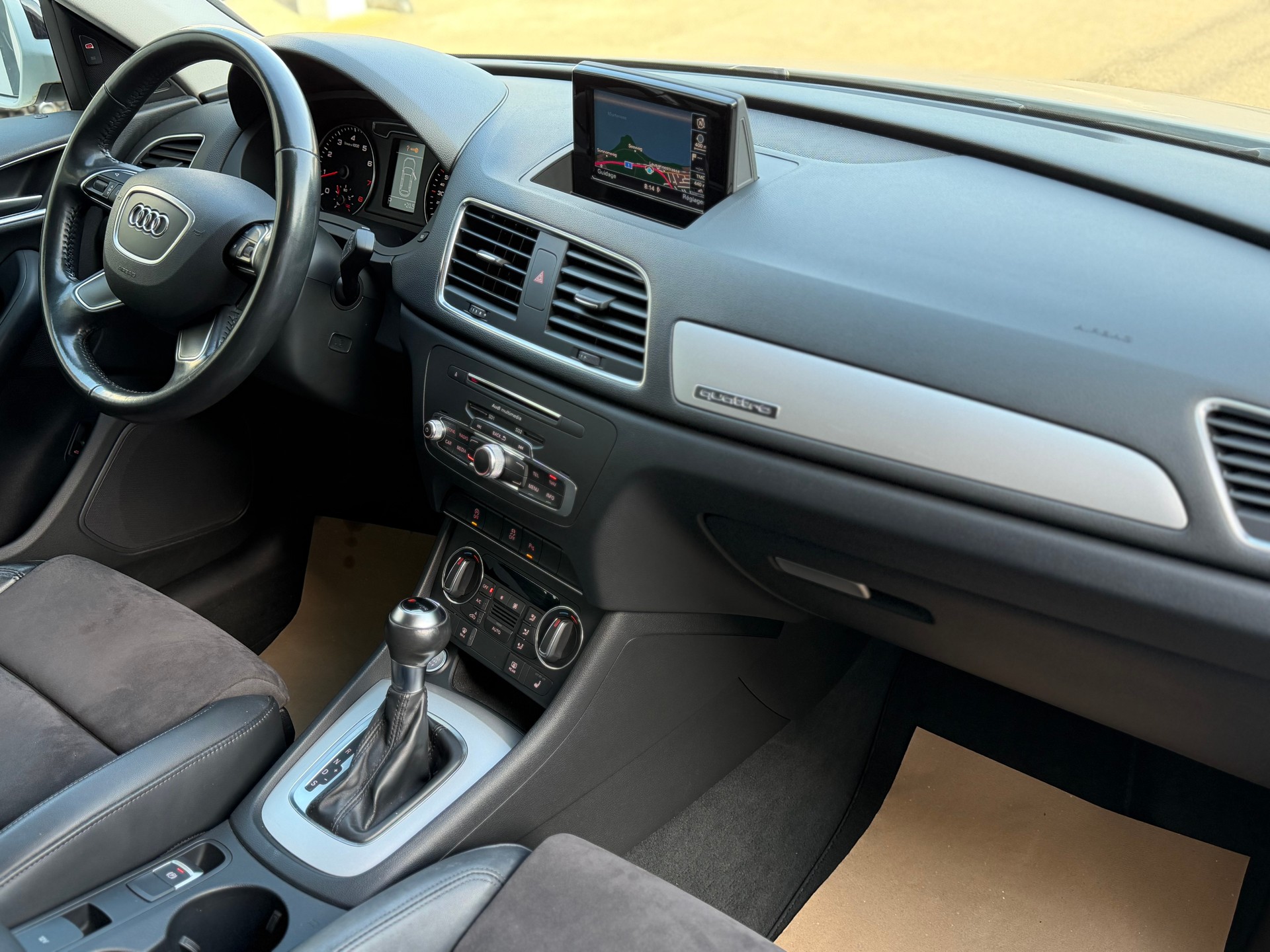 AUDI Q3 2.0 TFSI quattro S-tronic-image-14