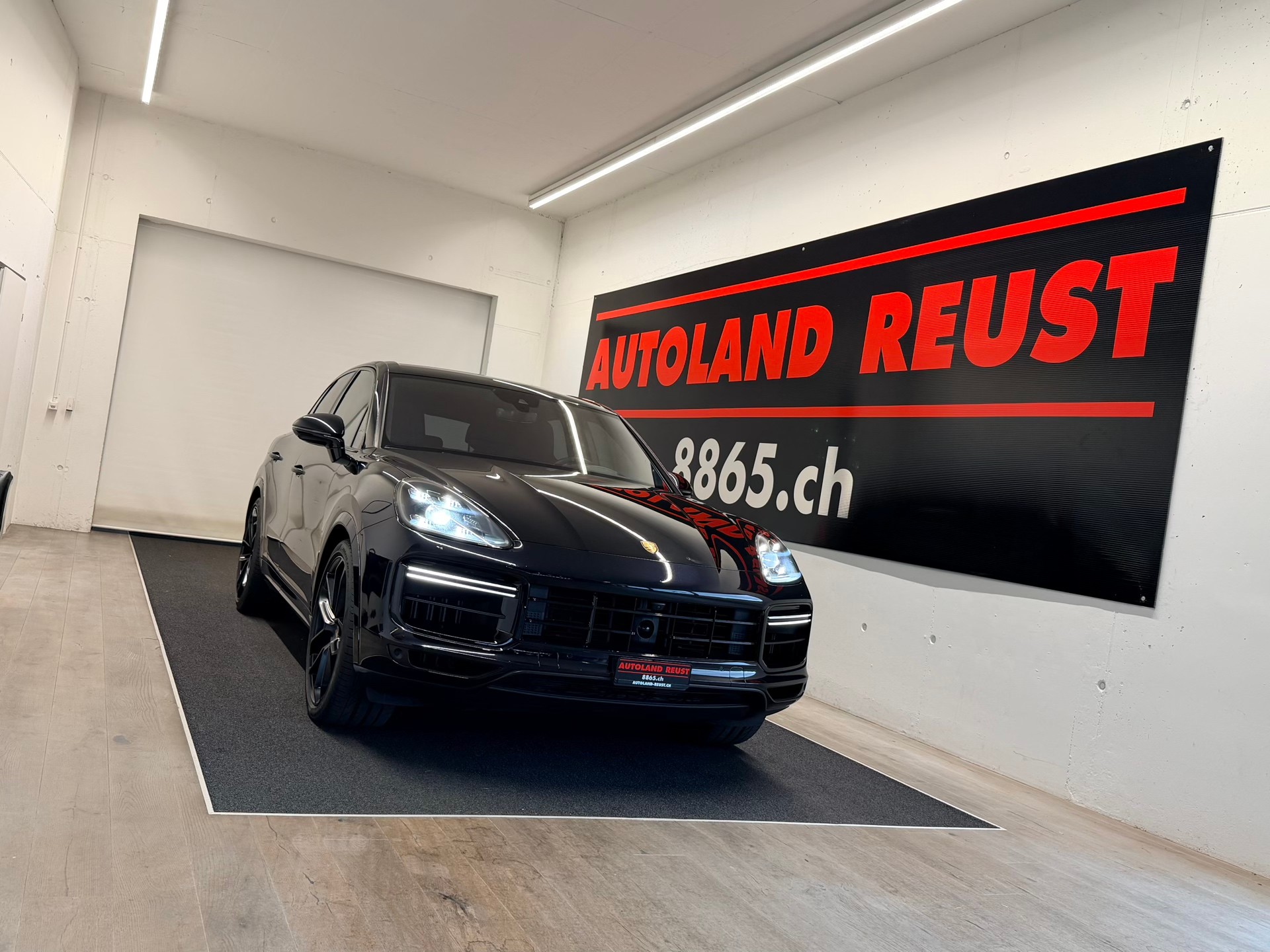 PORSCHE Cayenne Turbo-image-0