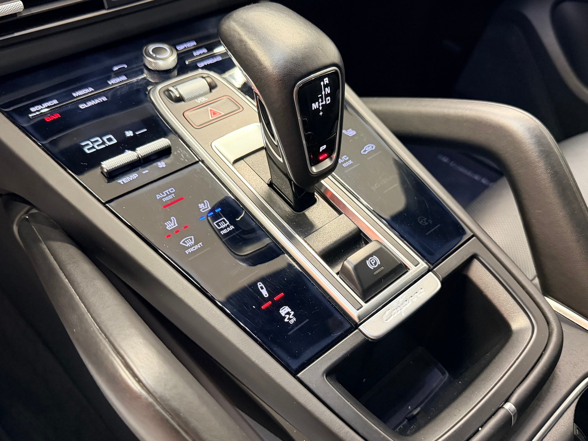 PORSCHE Cayenne Turbo-image-24