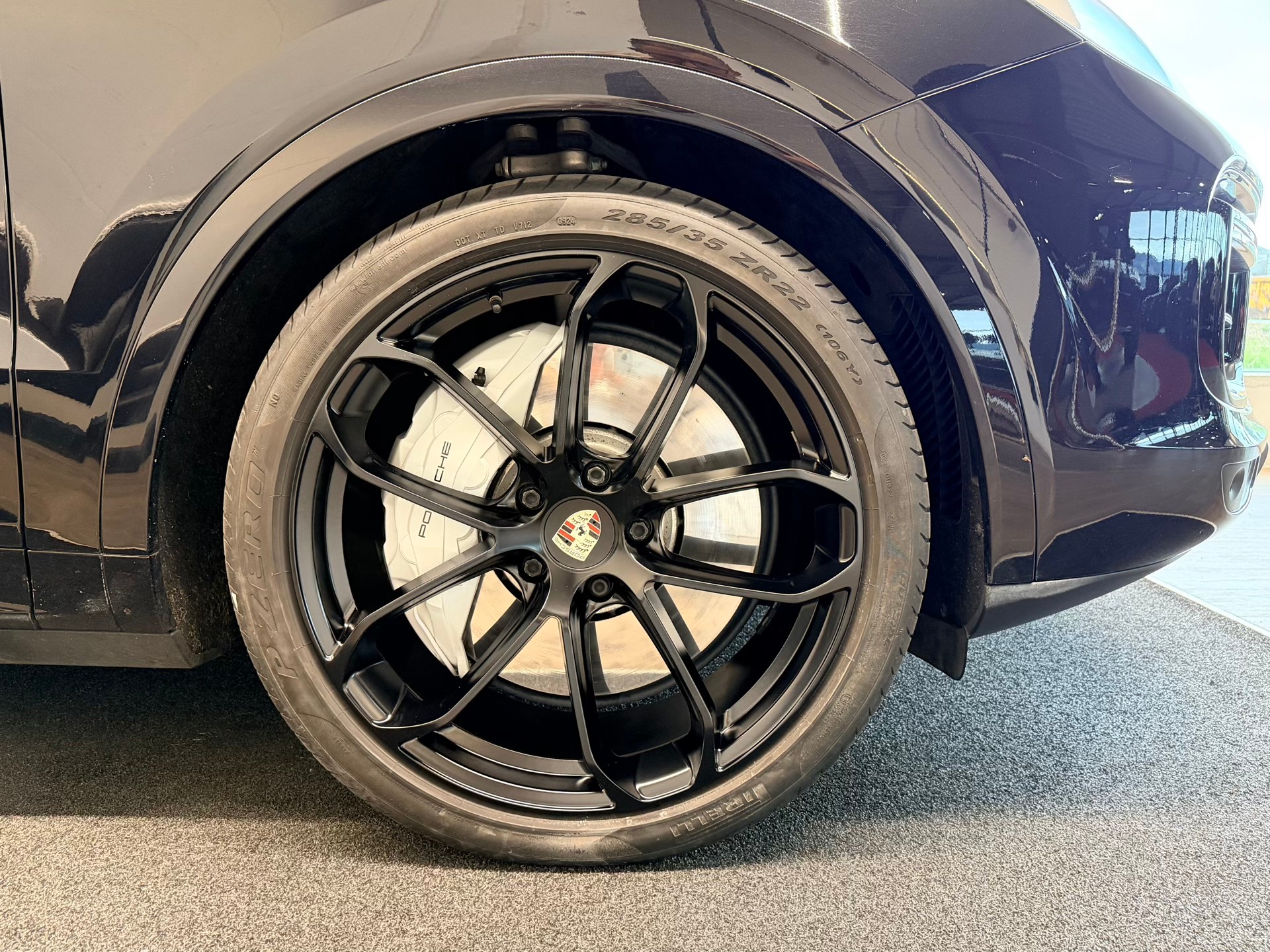 PORSCHE Cayenne Turbo-image-6