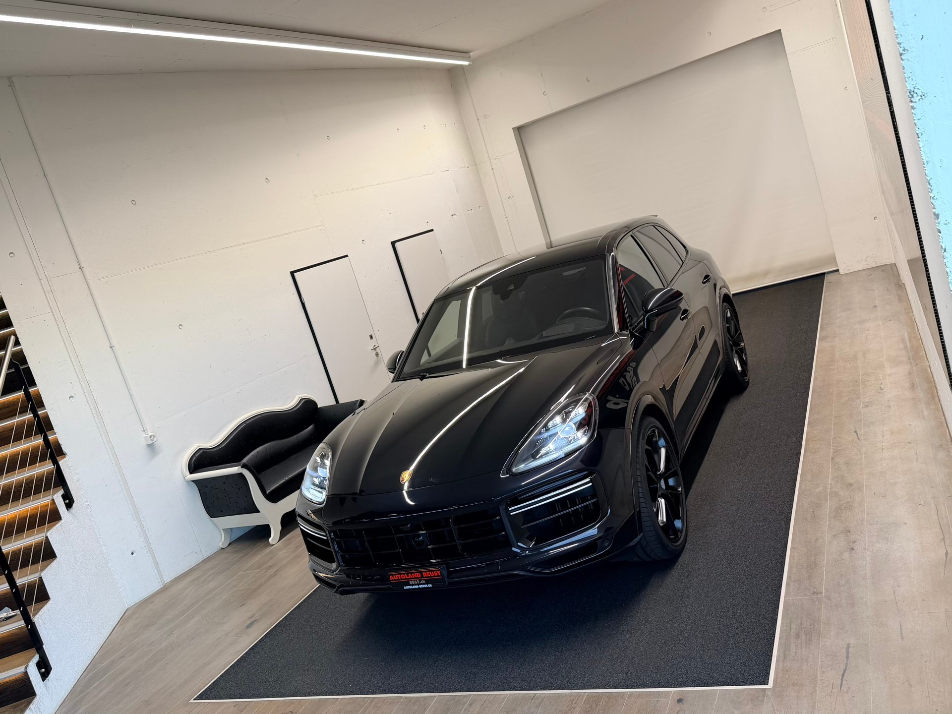 PORSCHE Cayenne Turbo-image-3