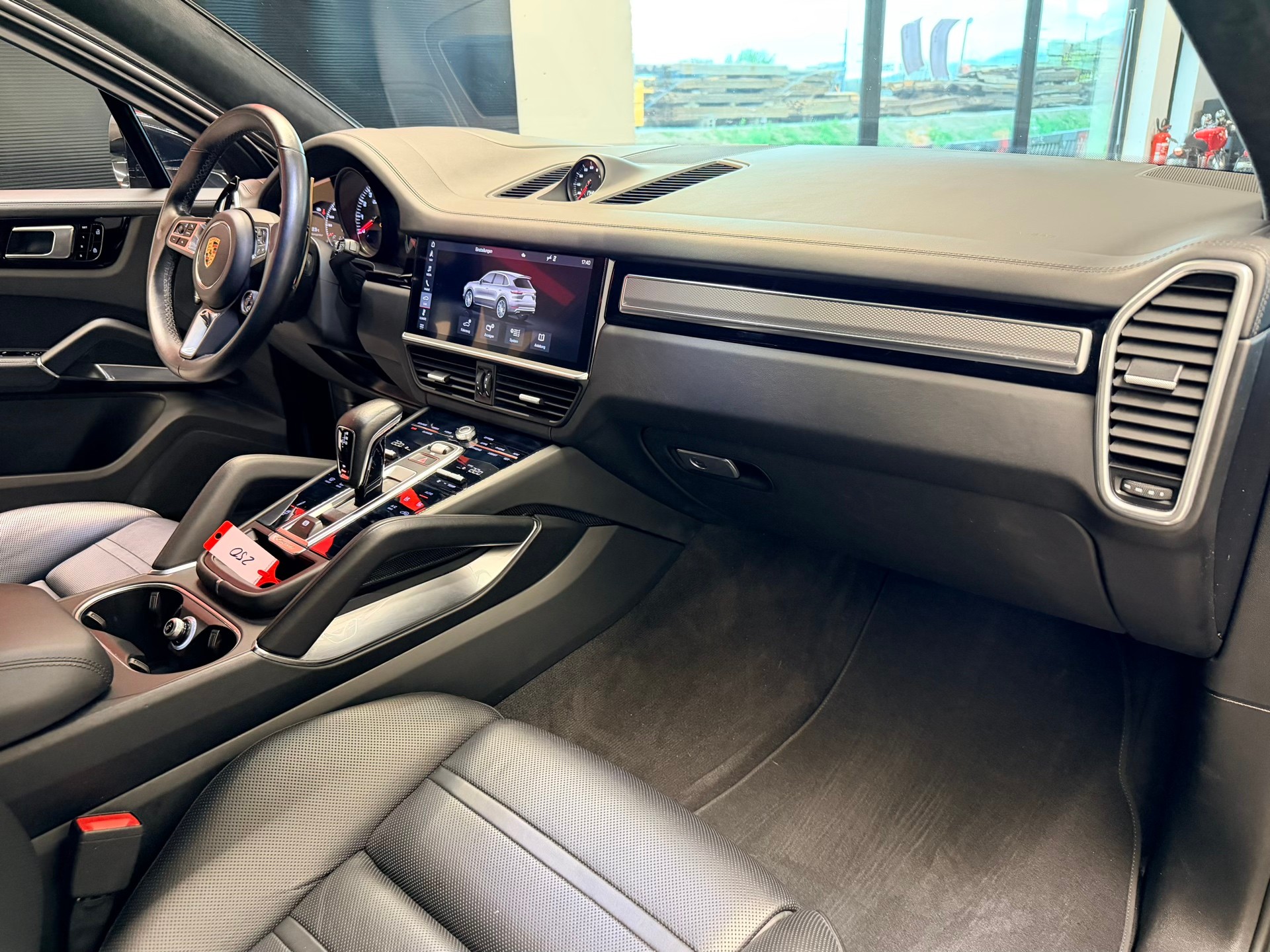 PORSCHE Cayenne Turbo-image-20