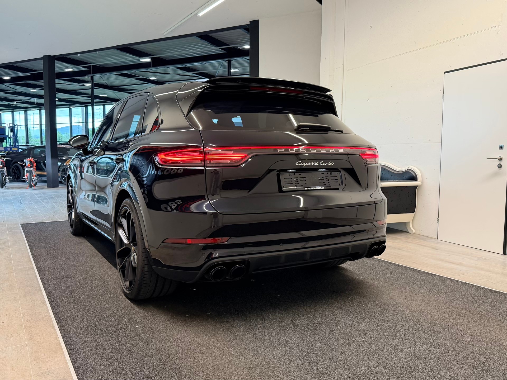 PORSCHE Cayenne Turbo-image-8