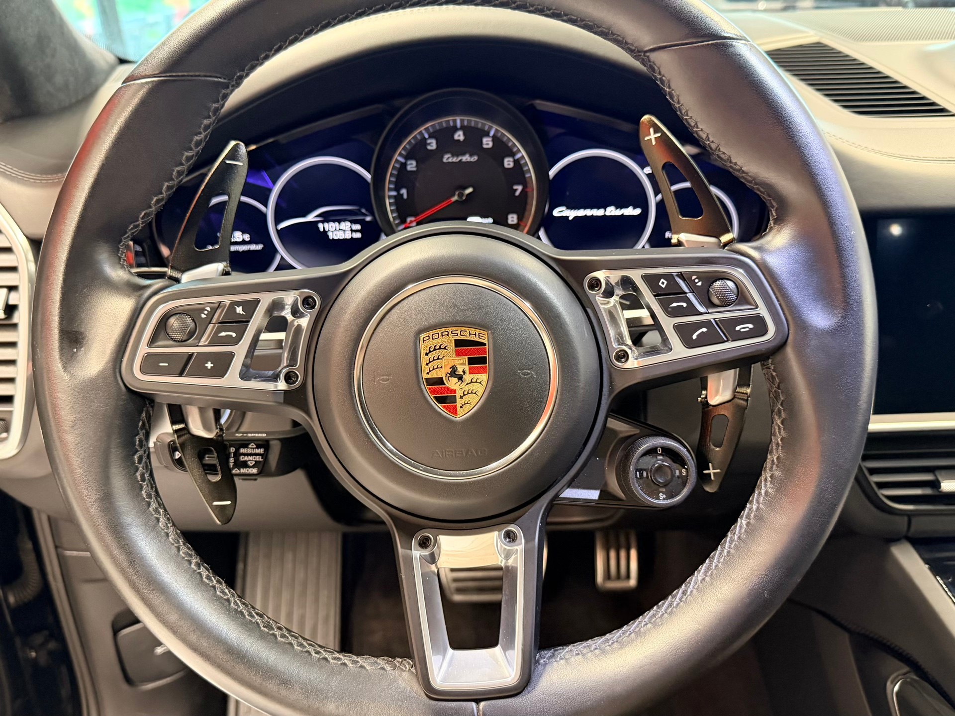 PORSCHE Cayenne Turbo-image-27