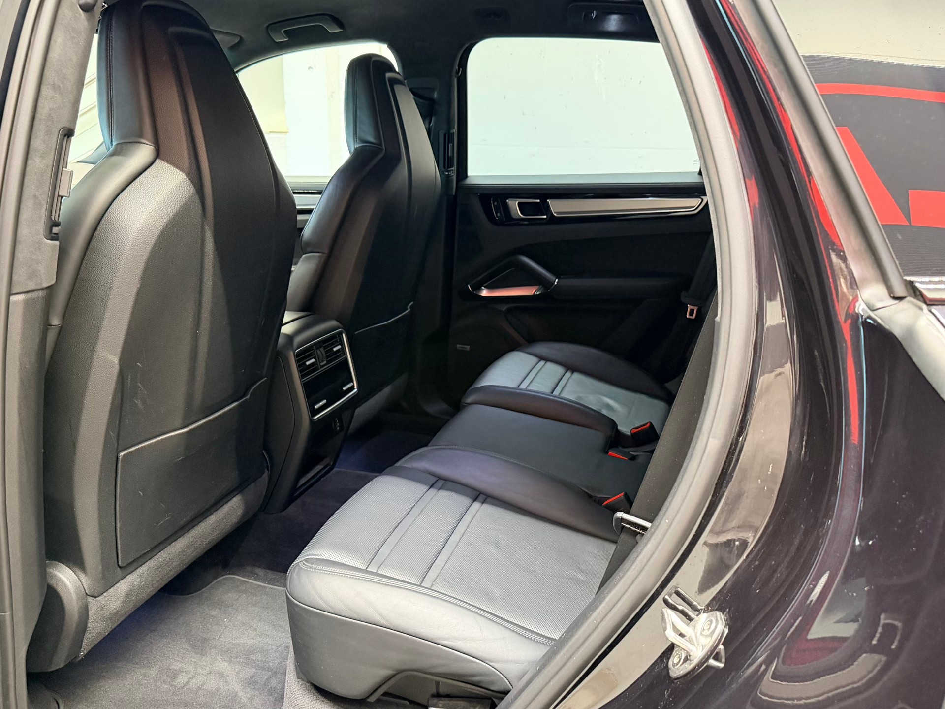 PORSCHE Cayenne Turbo-image-17