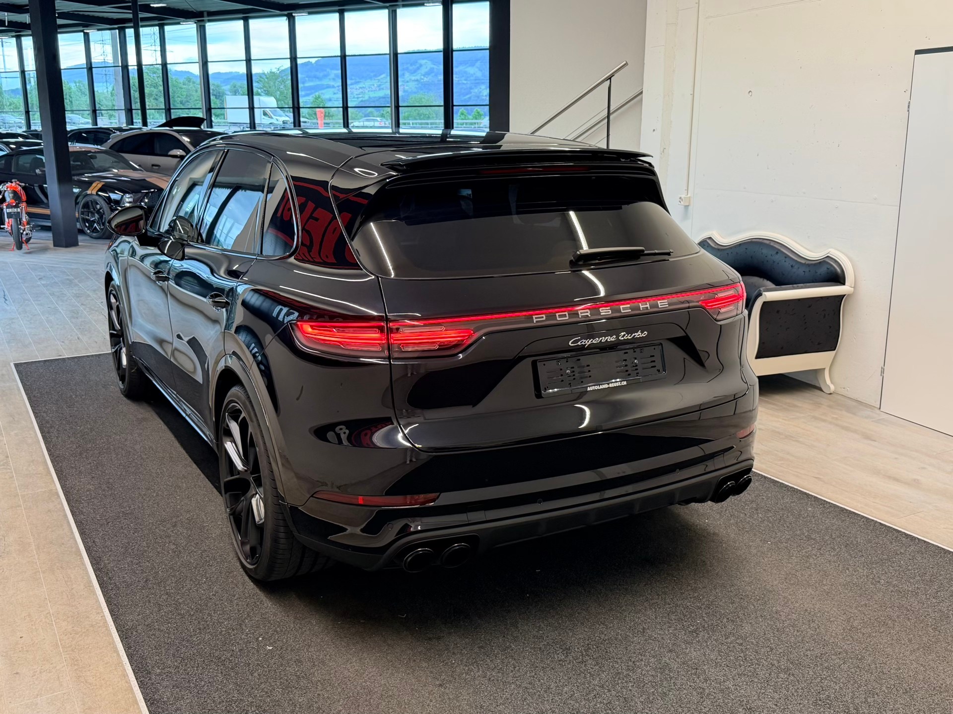 PORSCHE Cayenne Turbo-image-9
