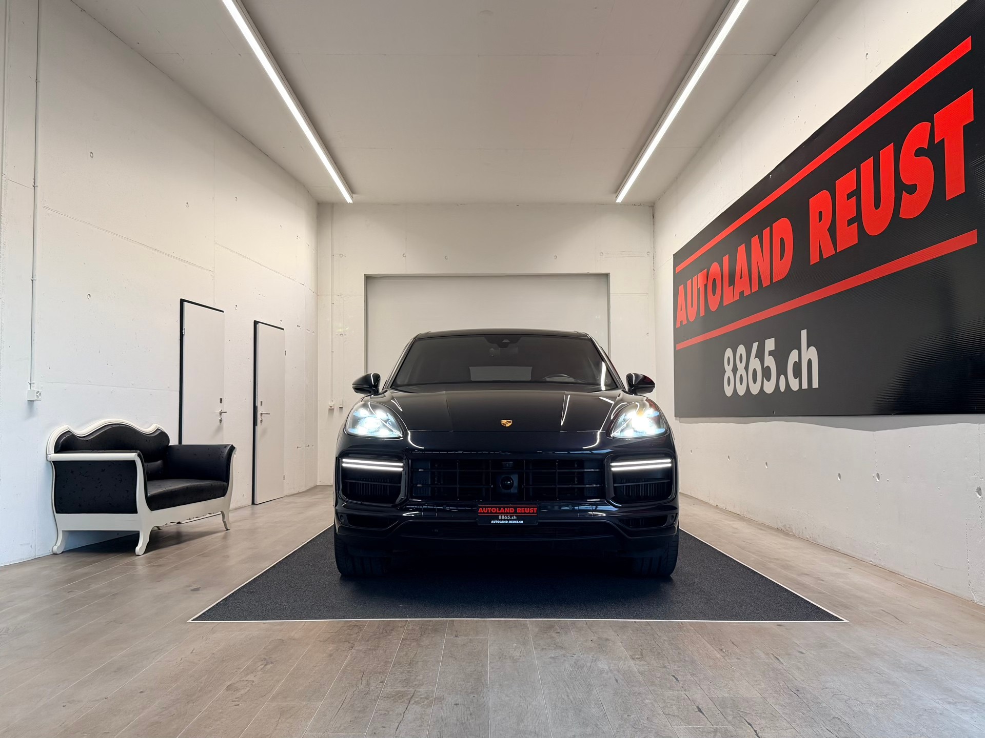 PORSCHE Cayenne Turbo-image-1