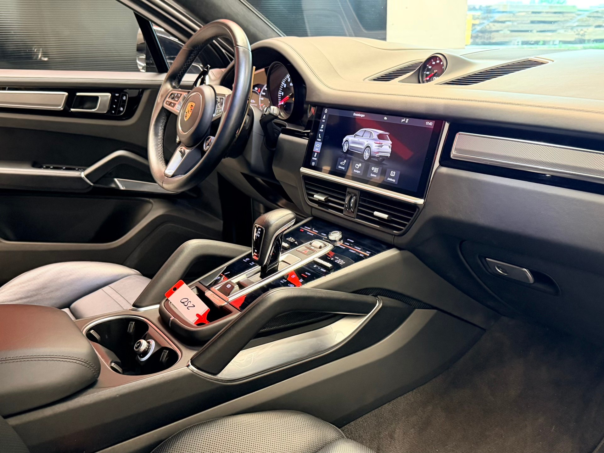 PORSCHE Cayenne Turbo-image-21