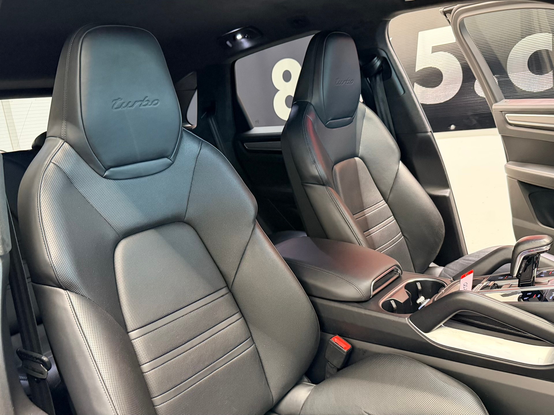 PORSCHE Cayenne Turbo-image-23