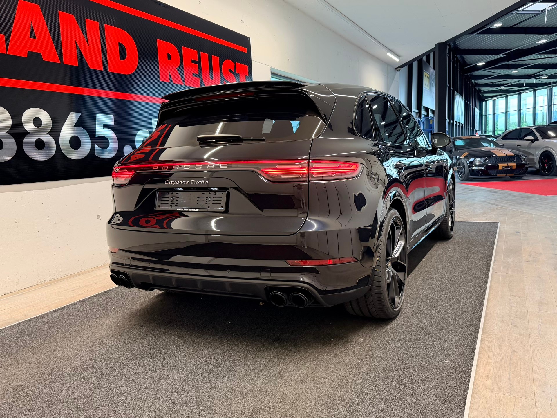 PORSCHE Cayenne Turbo-image-7