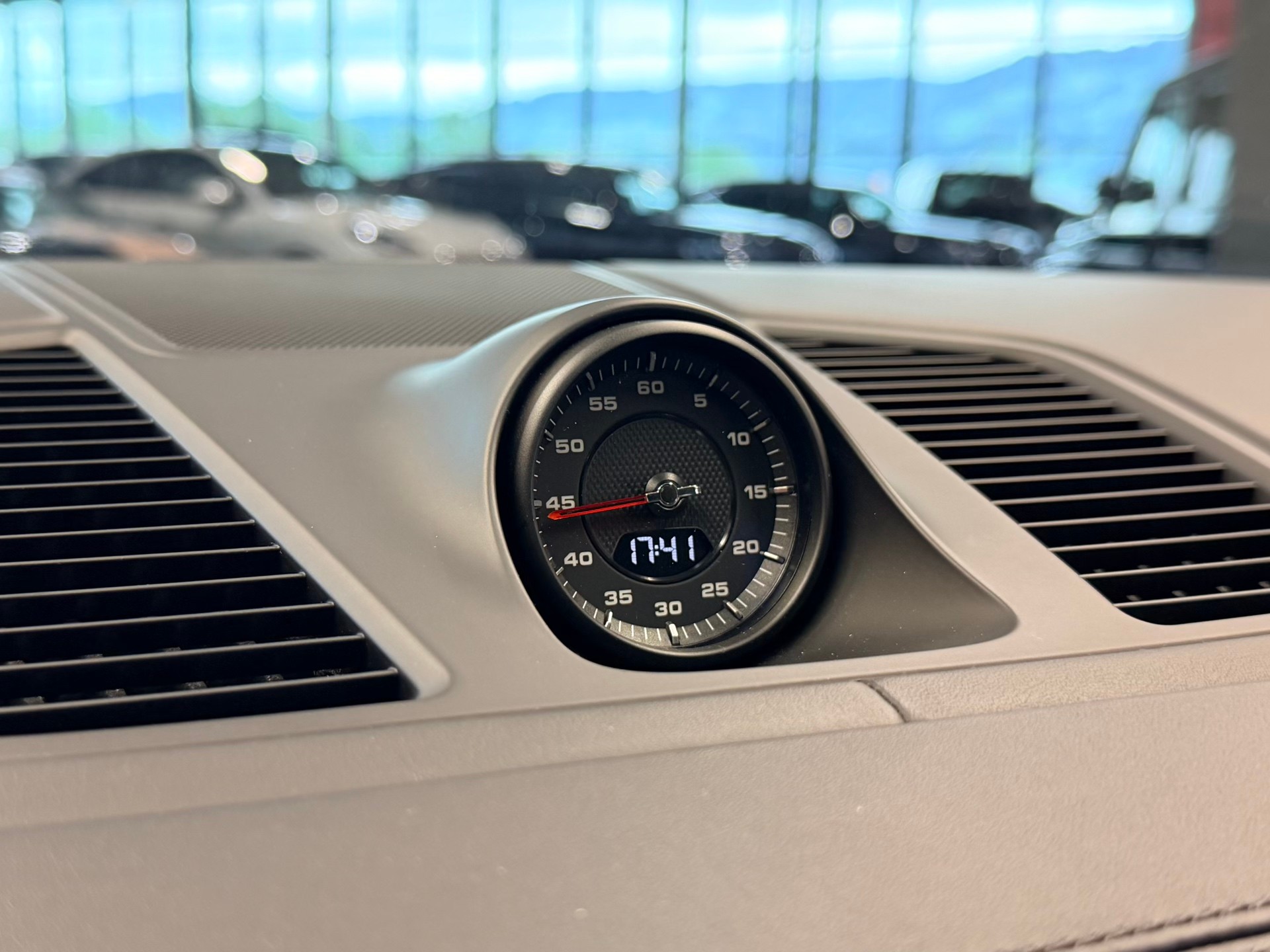 PORSCHE Cayenne Turbo-image-29
