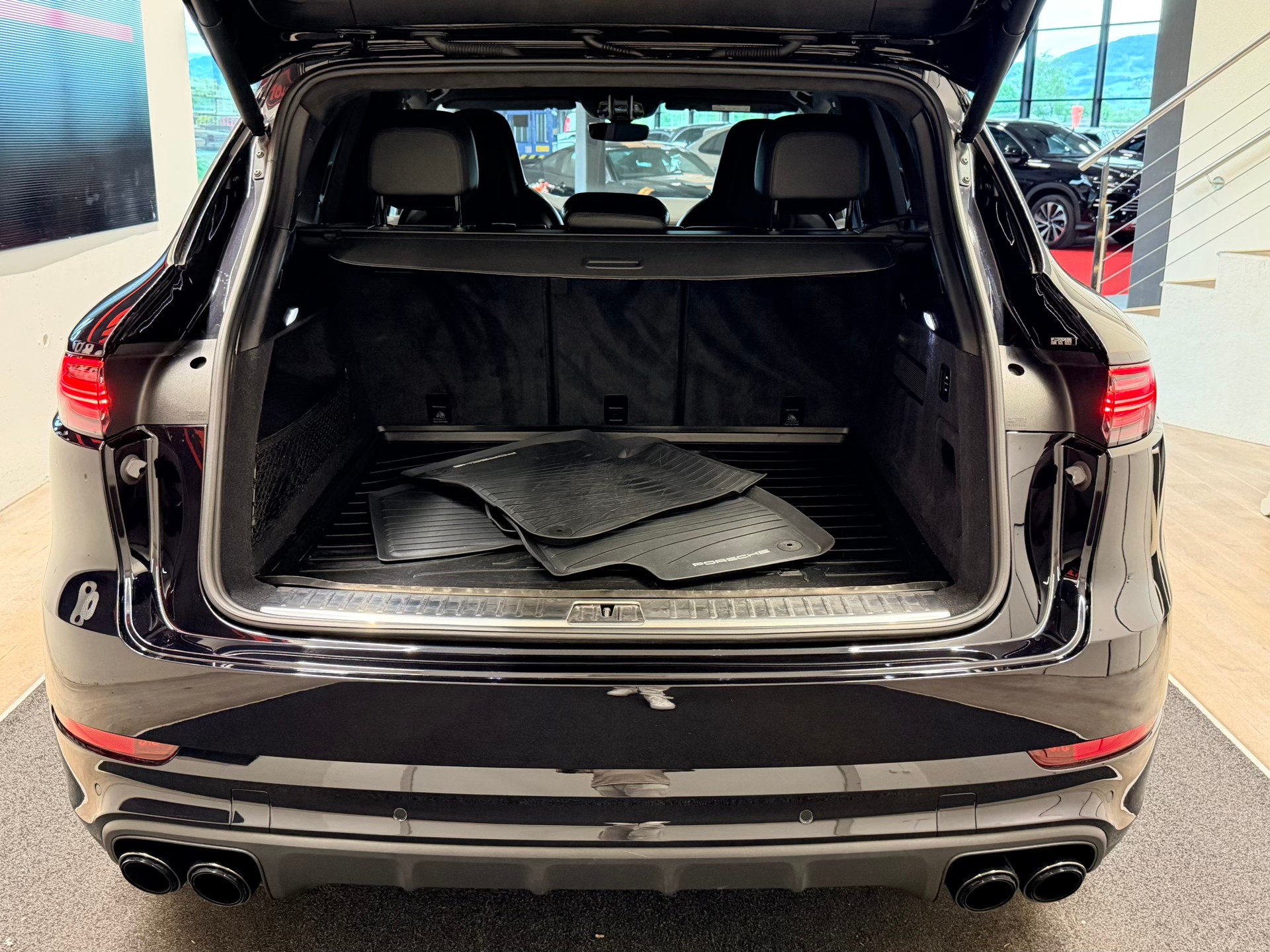 PORSCHE Cayenne Turbo-image-10